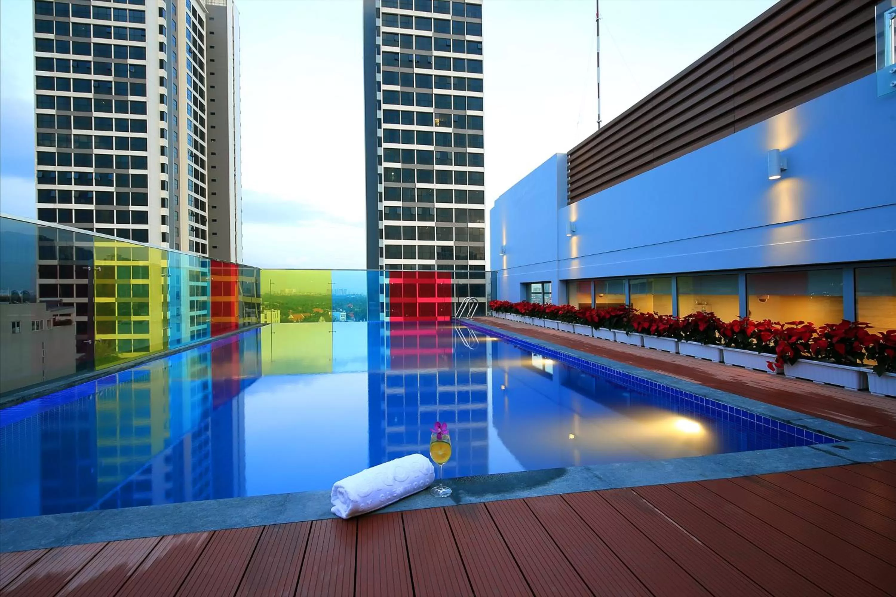 Swimming pool in Aurora Western Village