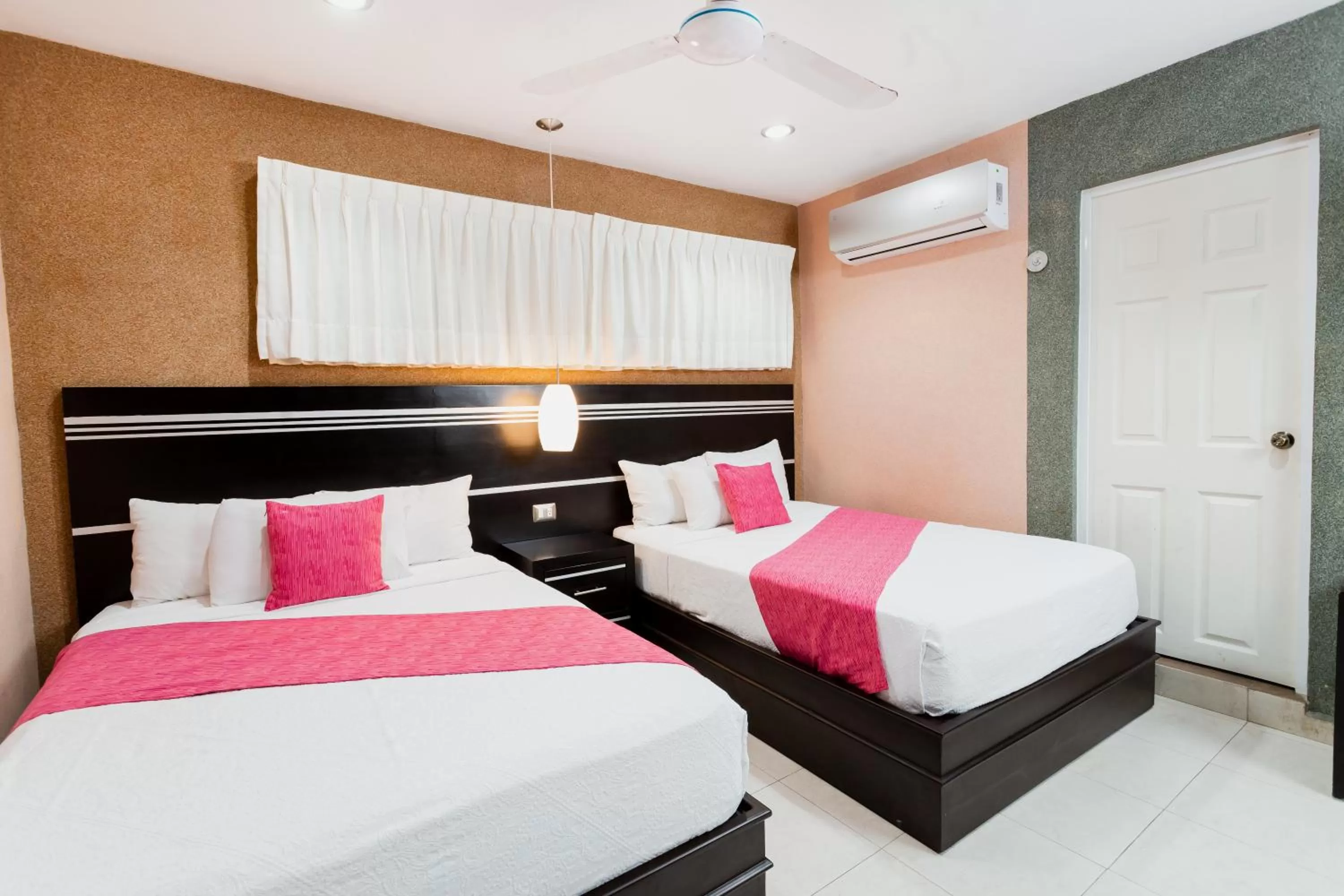 Bed in Hotel & Suites Country Valladolid