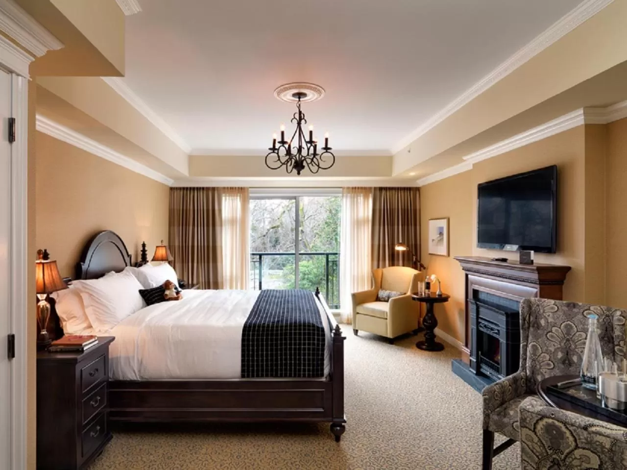 Photo of the whole room, Bed in Oak Bay Beach Hotel