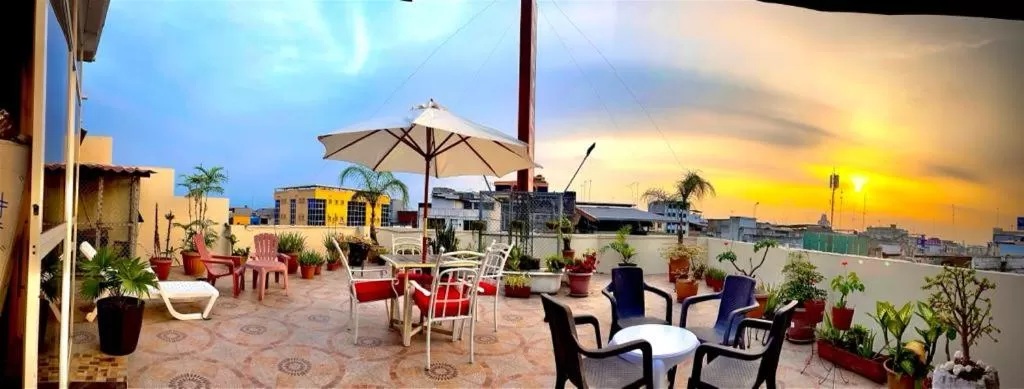 Balcony/Terrace, Restaurant/Places to Eat in House Center