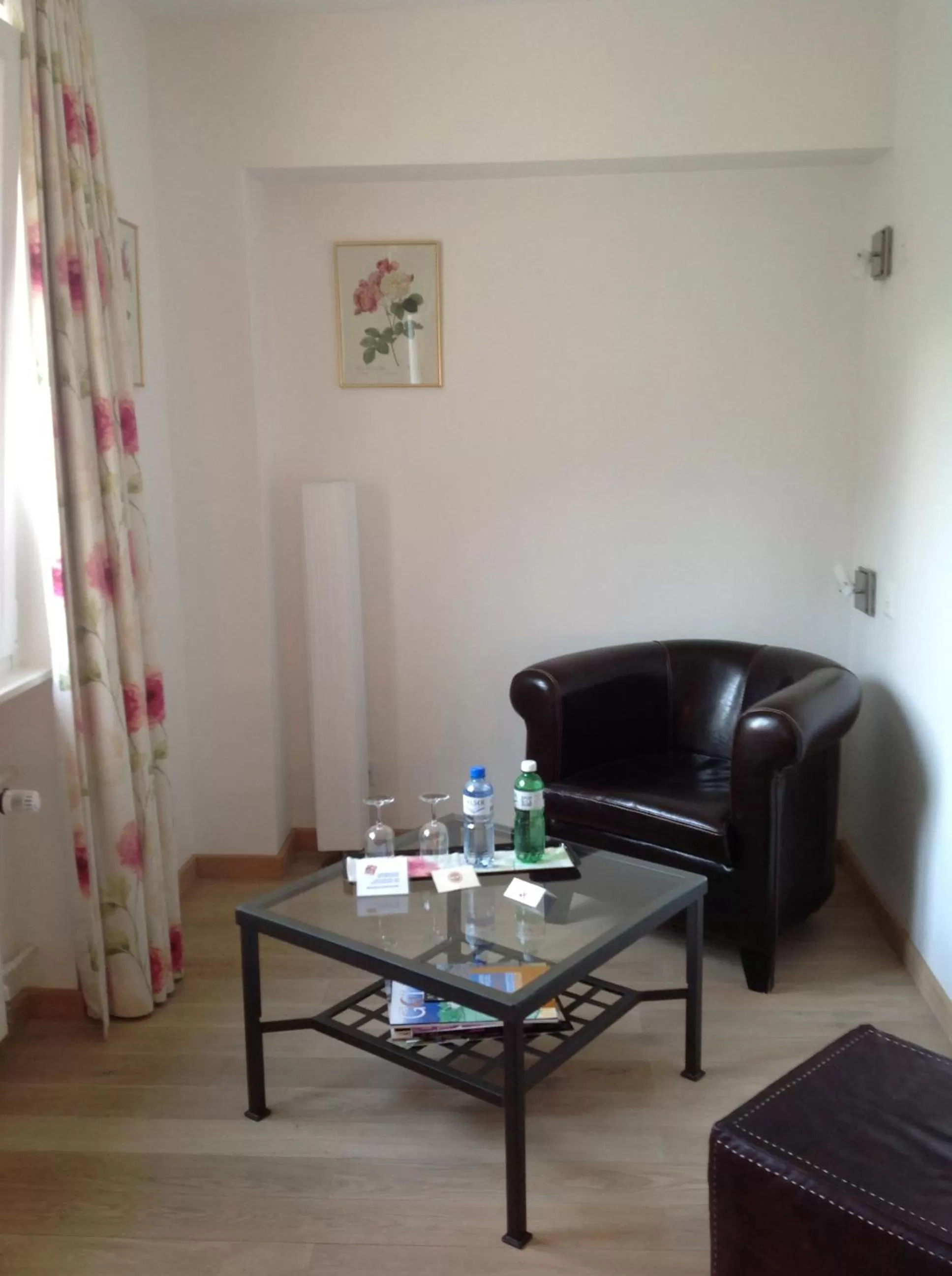 Seating area in Auberge de Dully