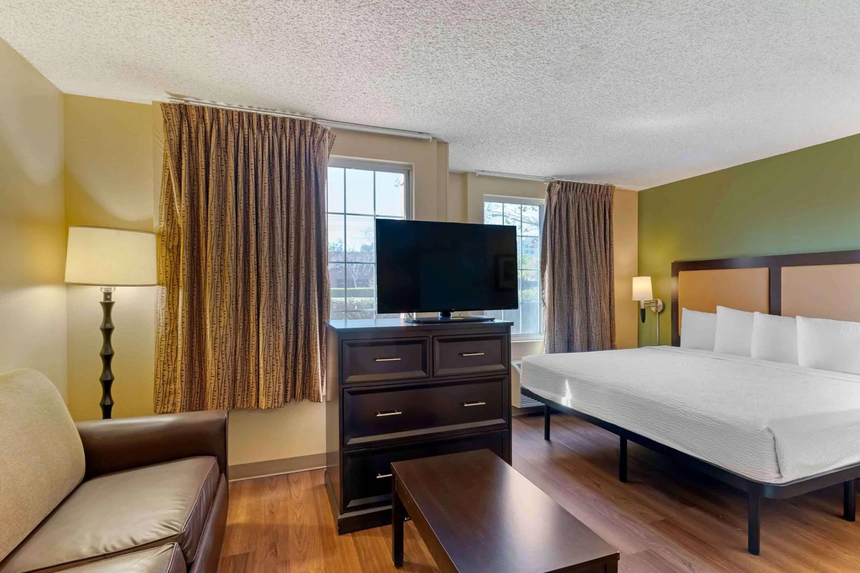 Bedroom, Bed in Extended Stay America Suites - San Jose - Downtown