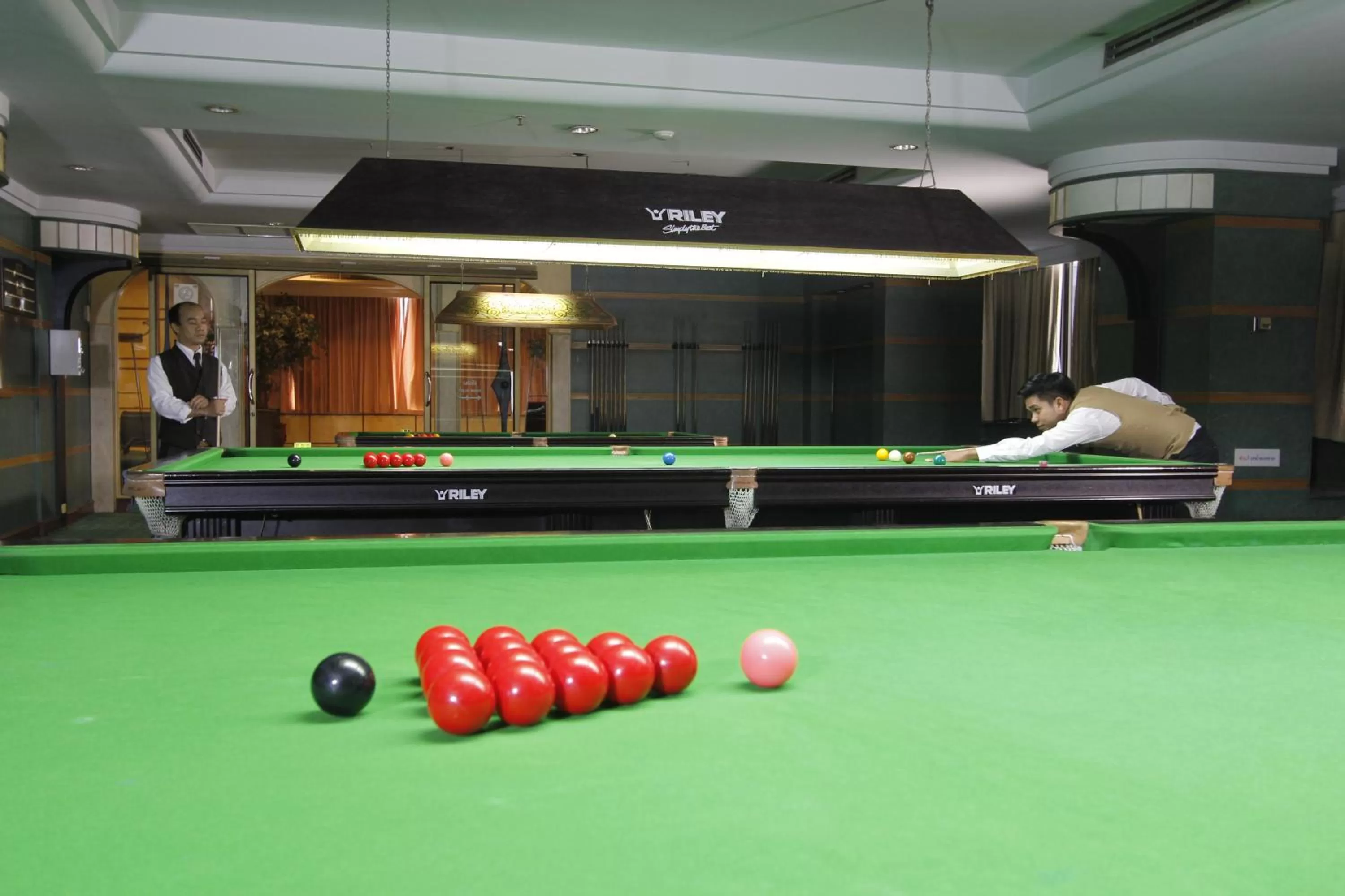 Billiard in Royal Benja Hotel - Big Room Family-Friendly