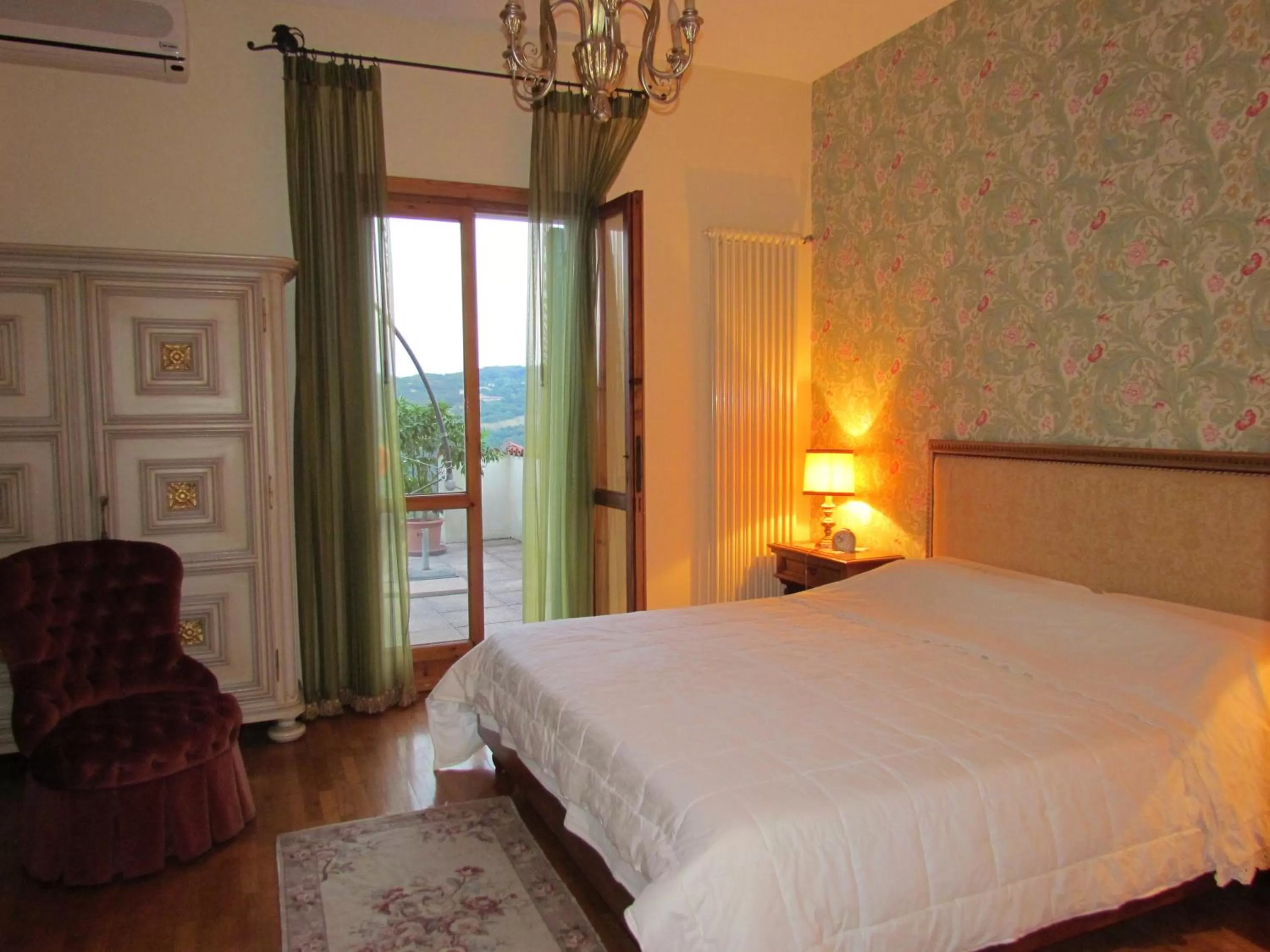 Photo of the whole room, Bed in B&B Il Suono del Bosco