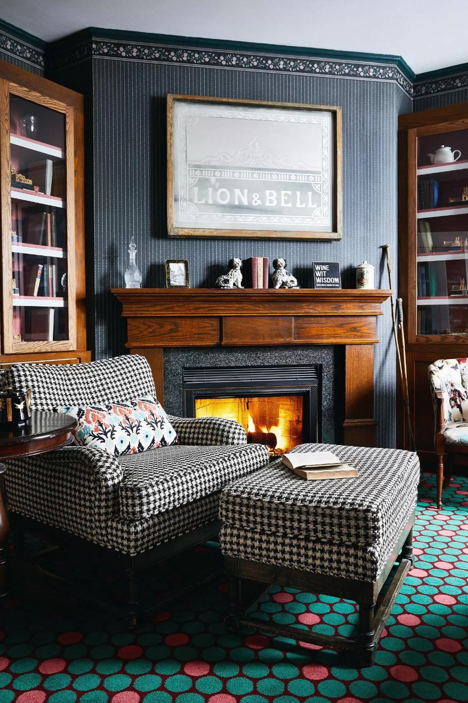 Library in White Swan Inn