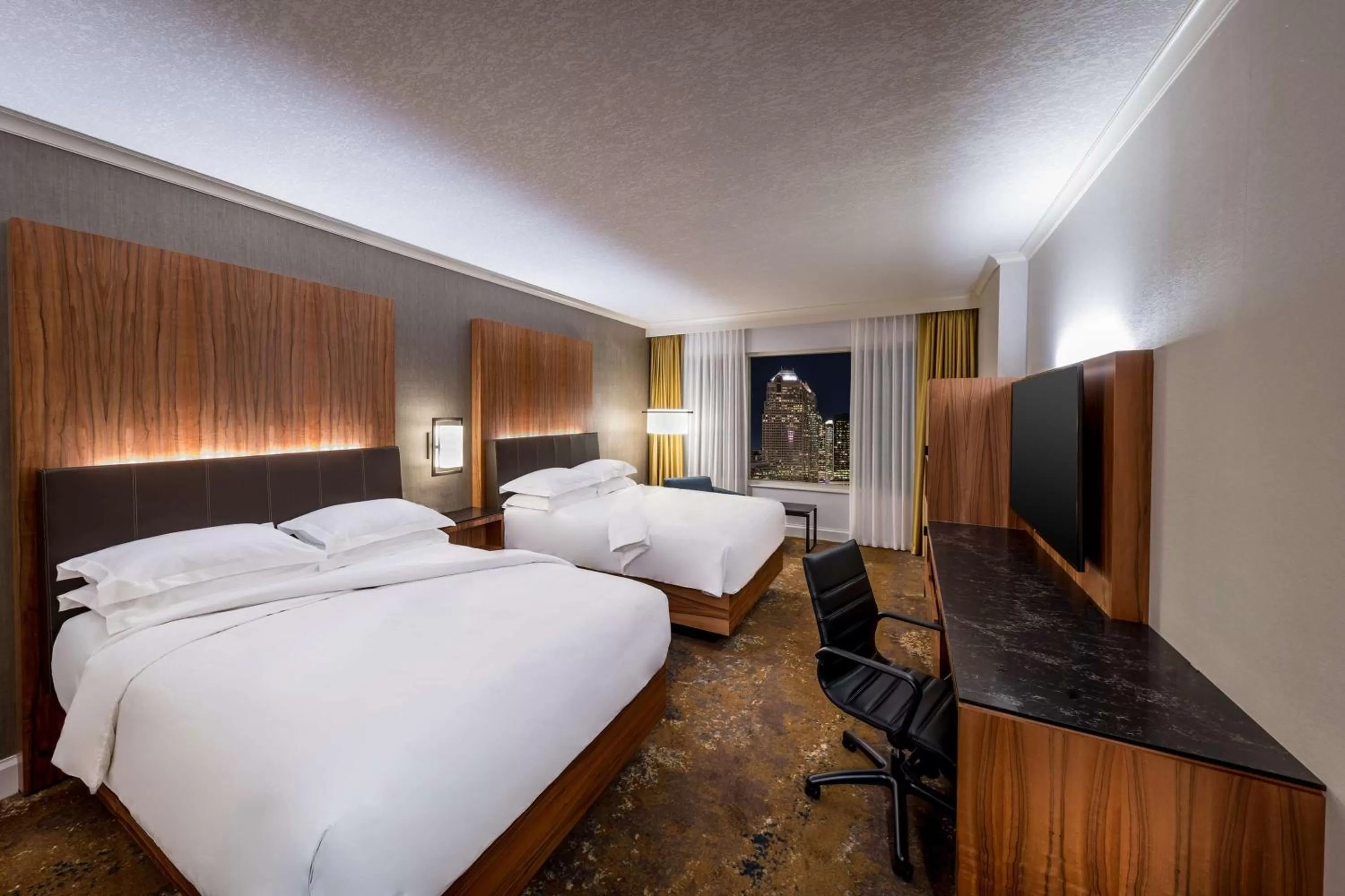 Photo of the whole room, Bed in Hyatt Regency Calgary