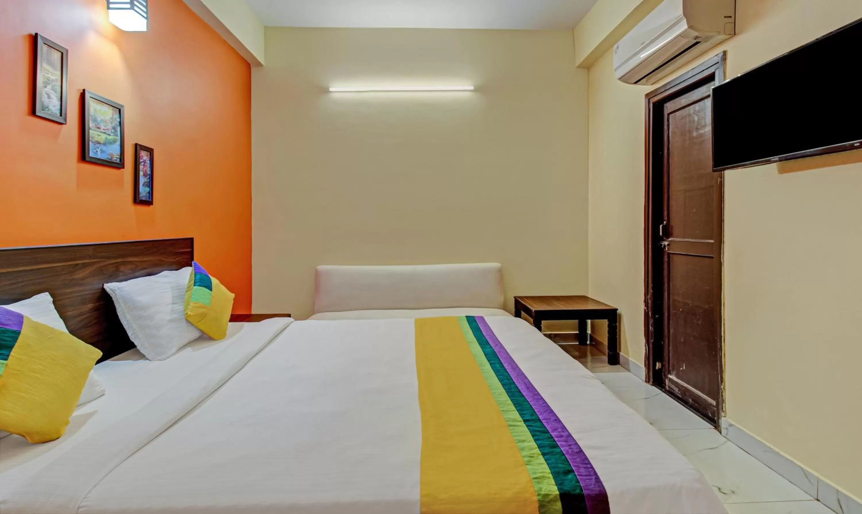 Bed in Itsy By Treebo - Royal Monarch