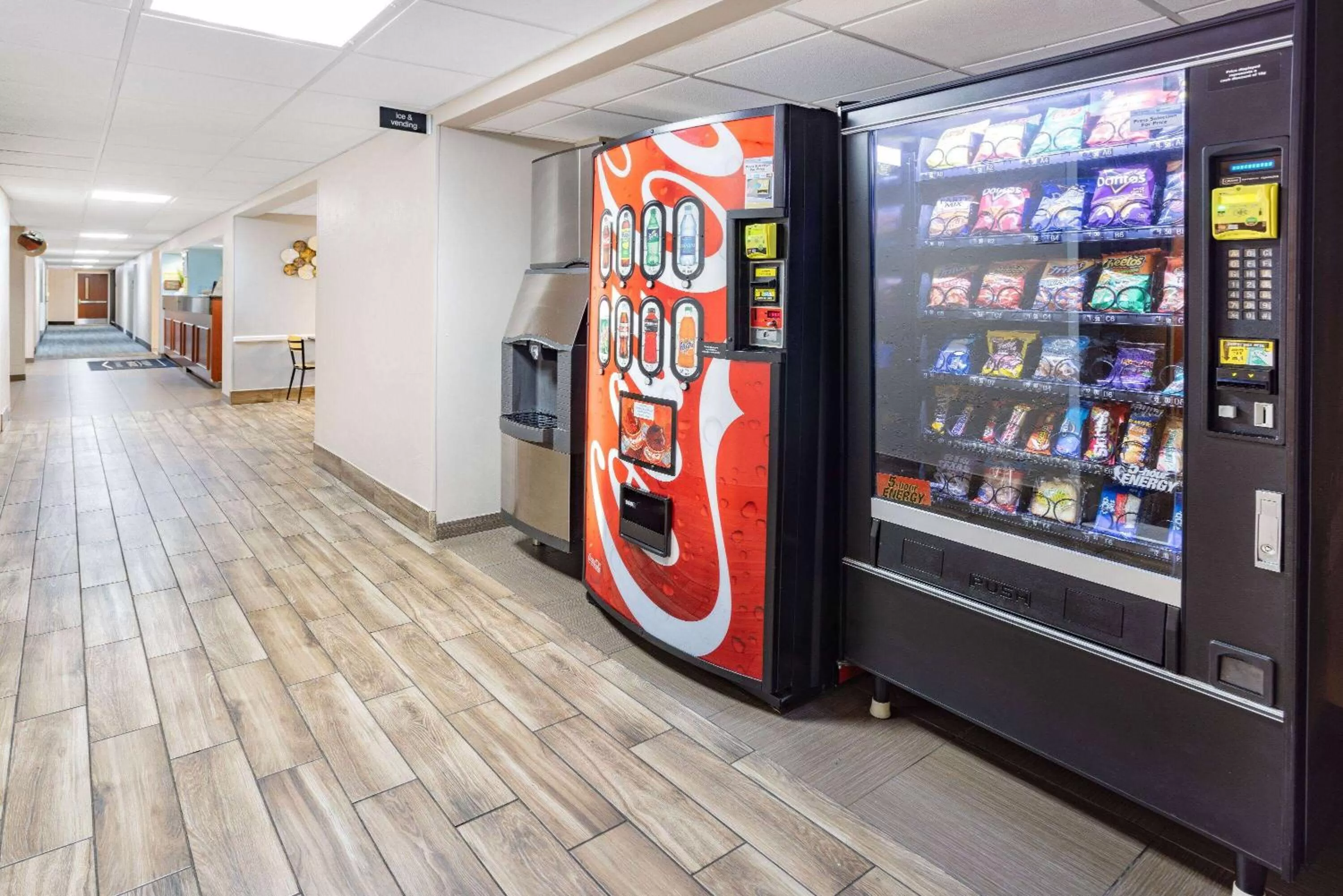 Food and drinks in Super 8 by Wyndham Mount Laurel