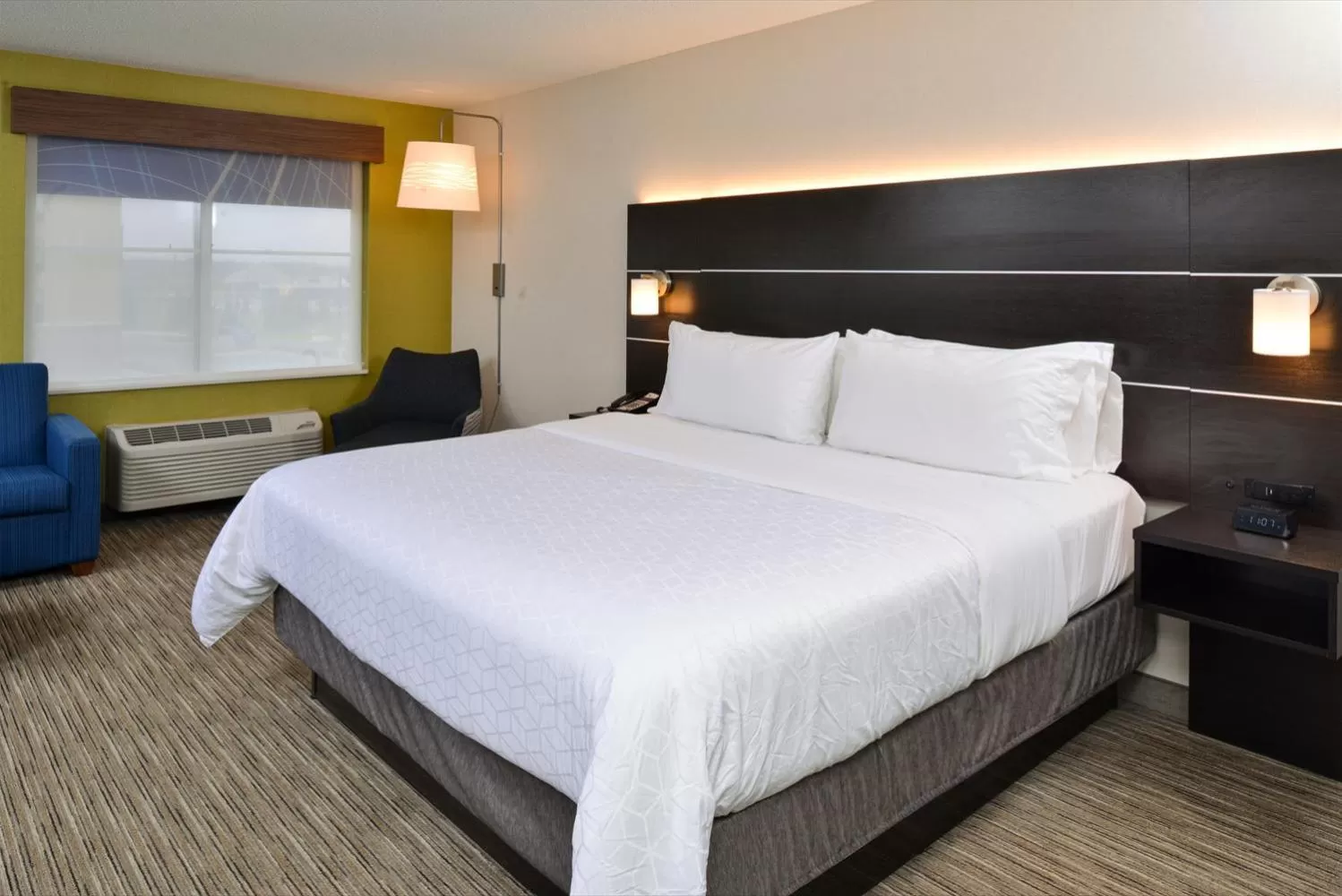 Bedroom, Bed in Holiday Inn Express Wixom by IHG
