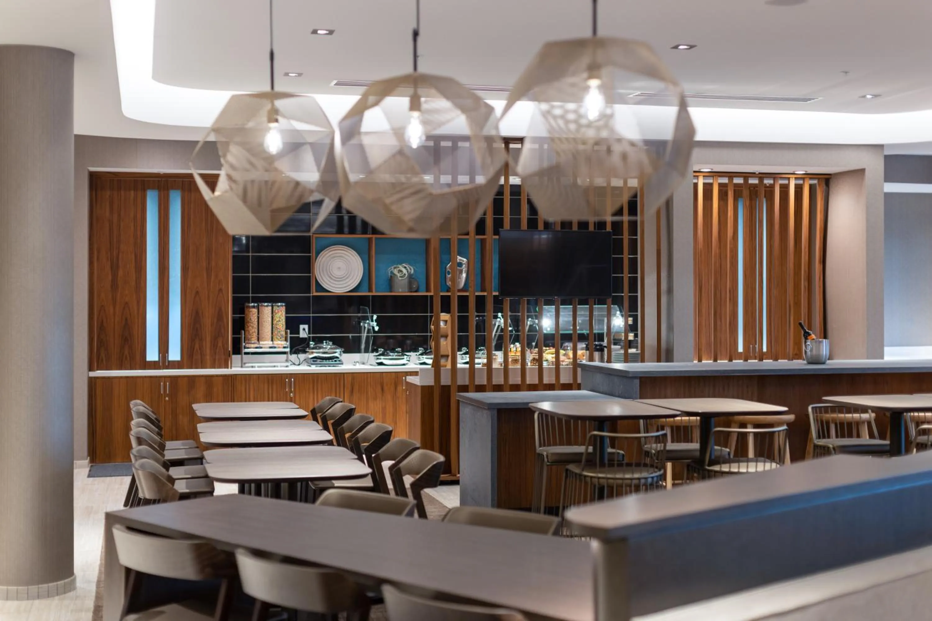 Buffet breakfast in SpringHill Suites by Marriott Tucson at The Bridges