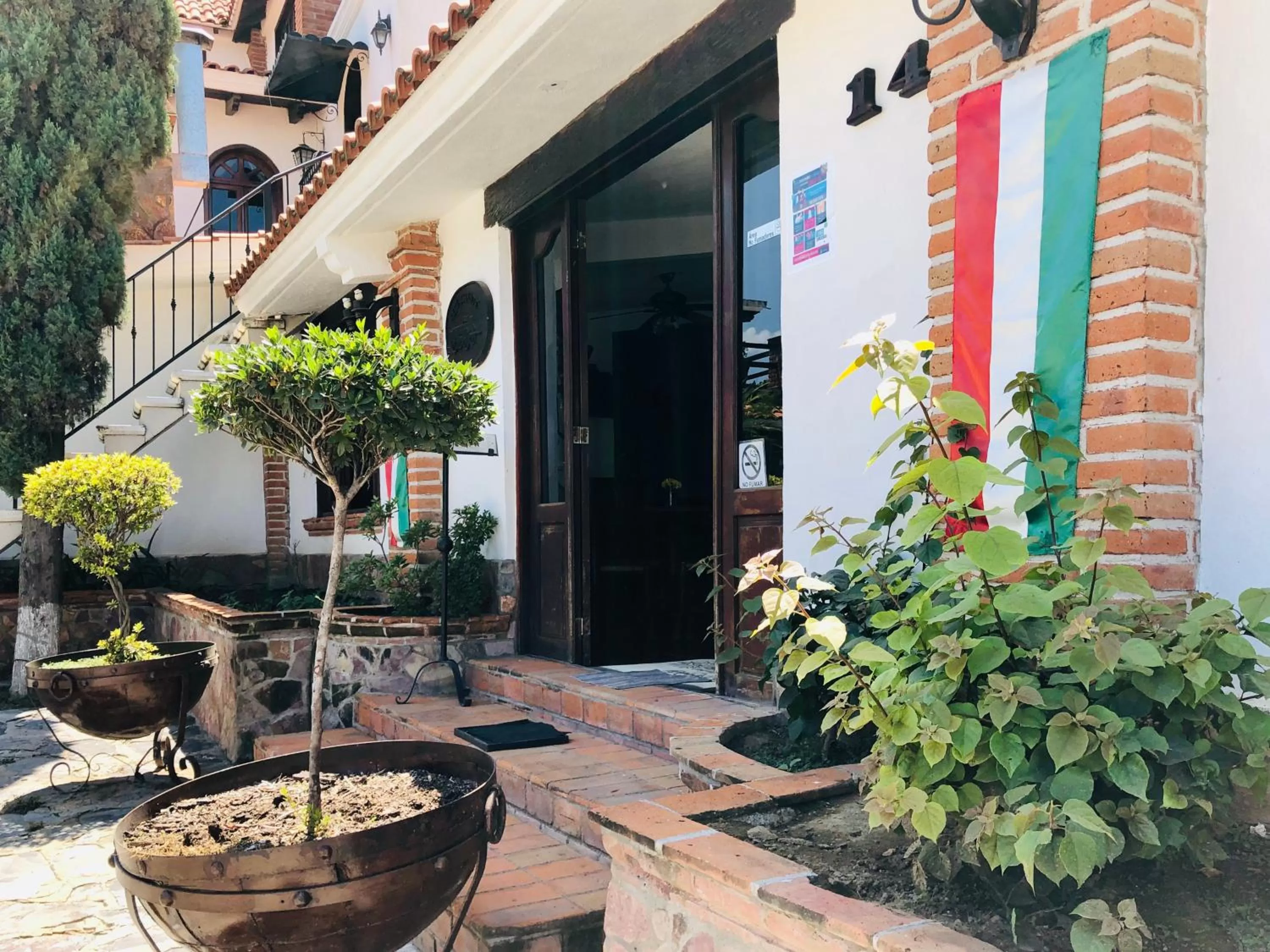 Facade/entrance in Hotel Carretas by Rotamundos