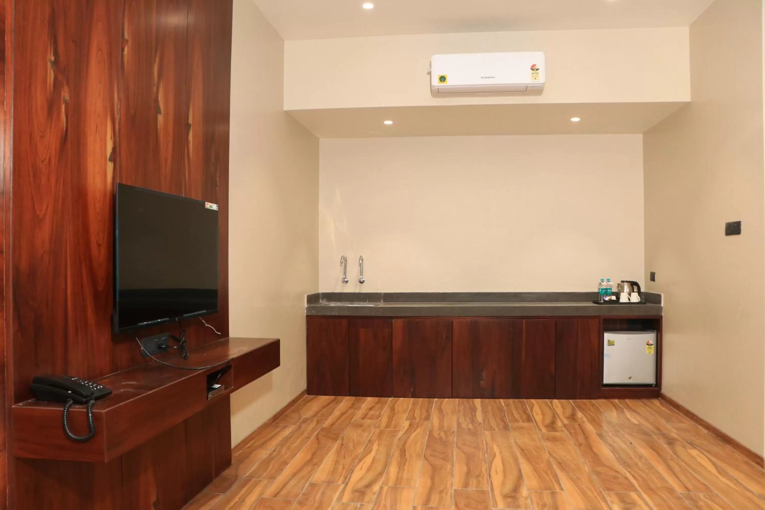 Kitchen or kitchenette in Hotel Rudra Royals