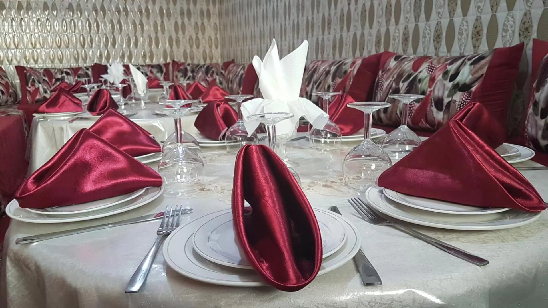 Restaurant/Places to Eat in Hotel Nice 06