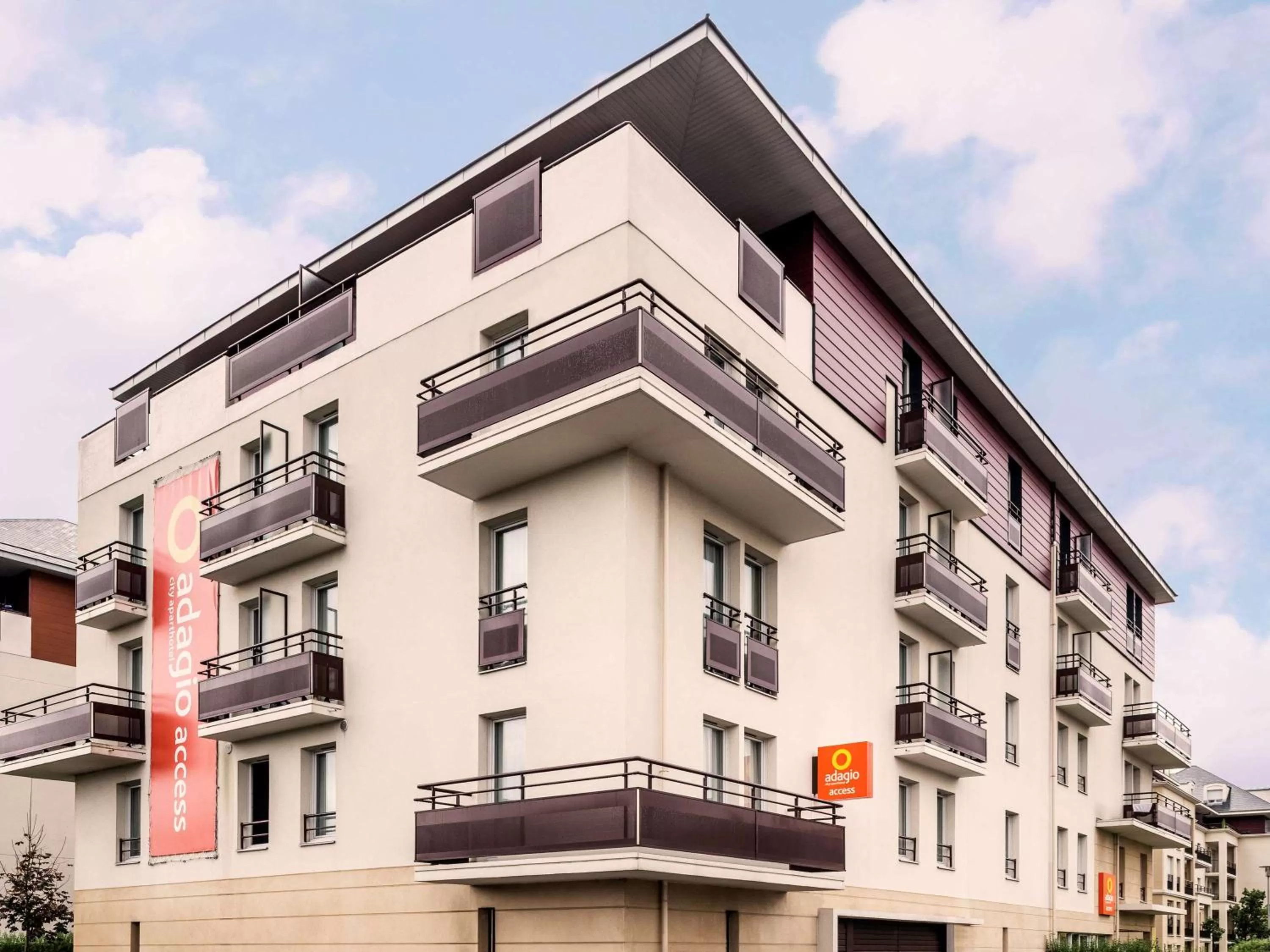 Property building in Aparthotel Adagio Access Carrières Sous Poissy