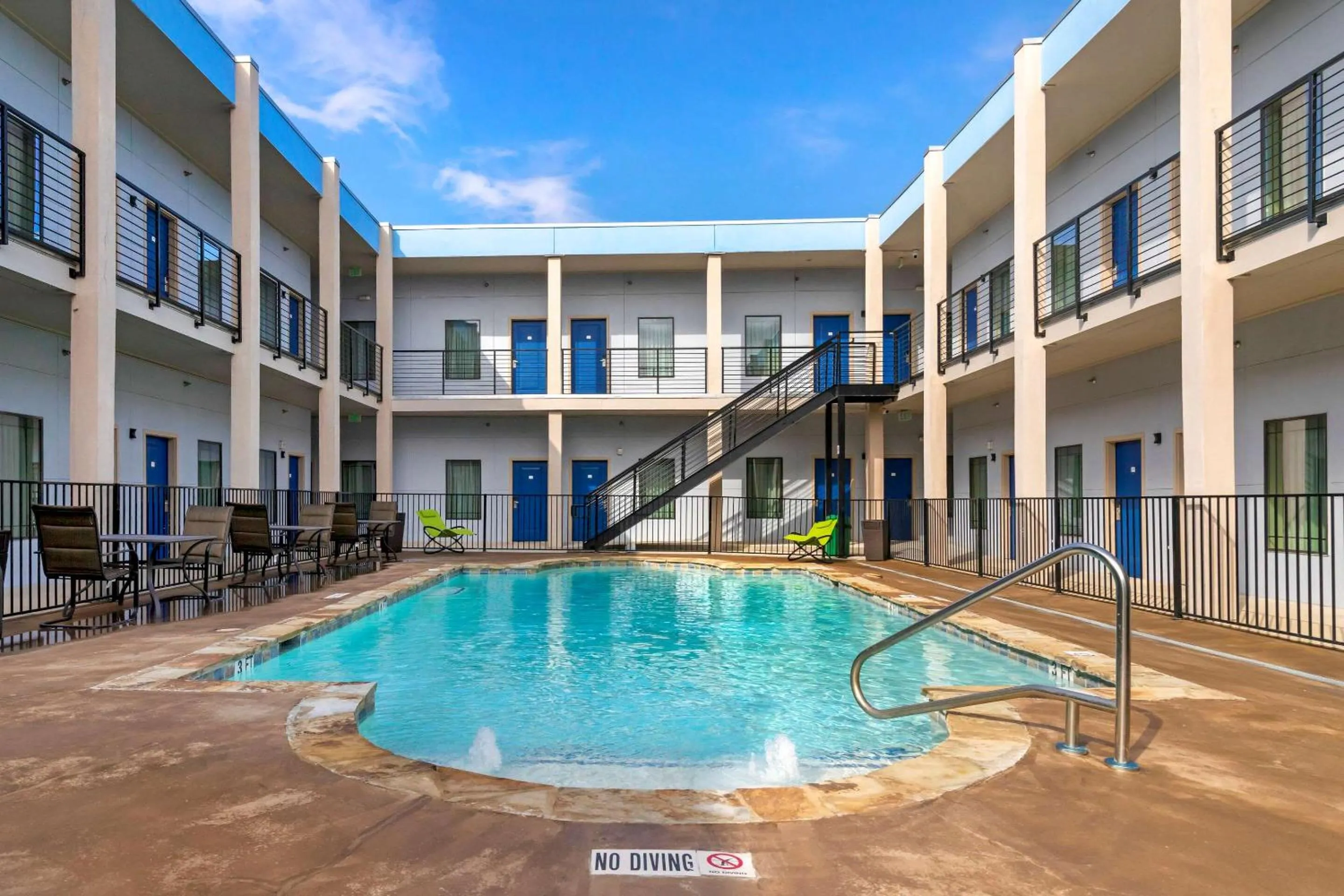 Pool view, Swimming Pool in Quality Inn & Suites Elgin by Choice Hotels