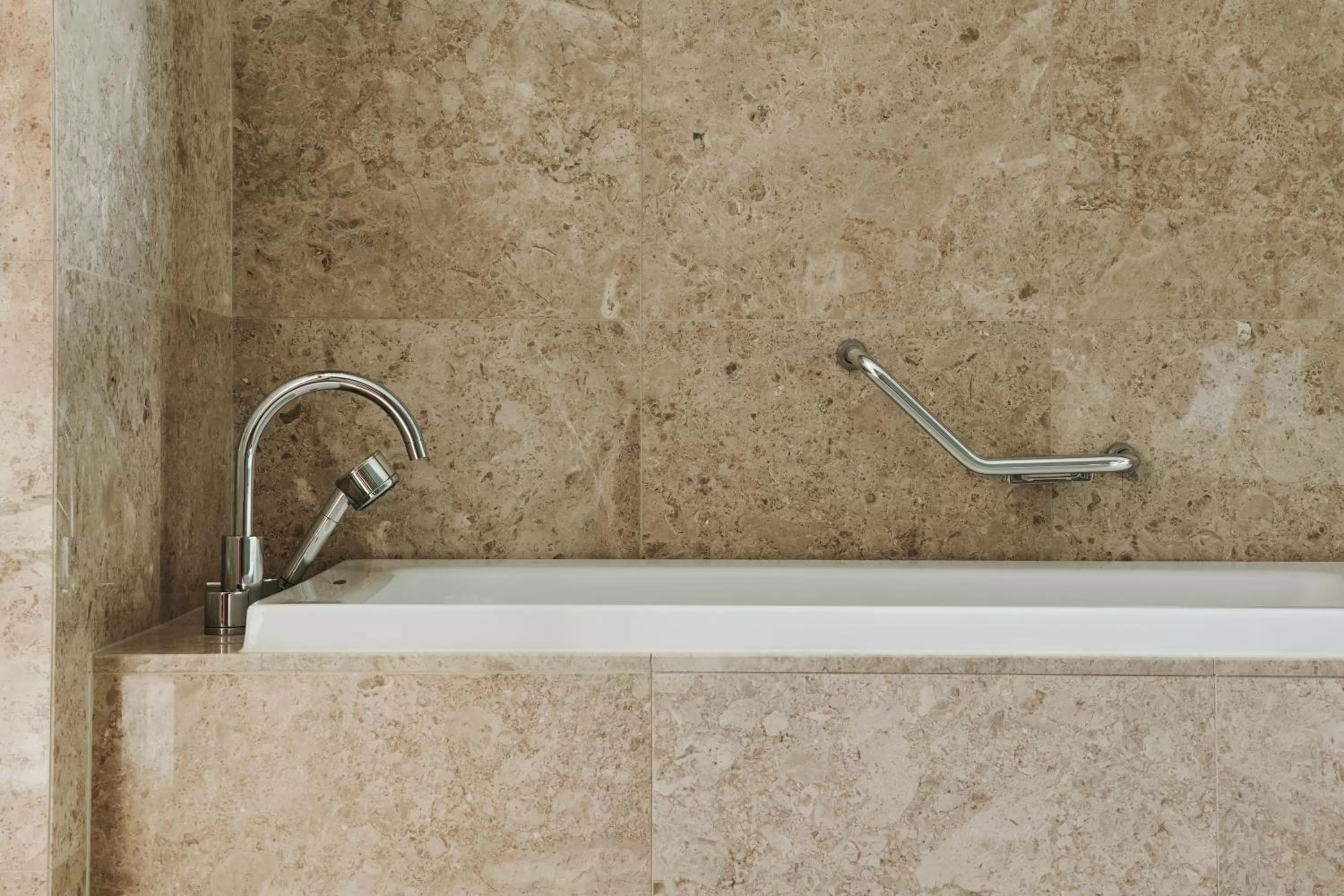 Shower in Hotel Hyundai by Lahan Ulsan