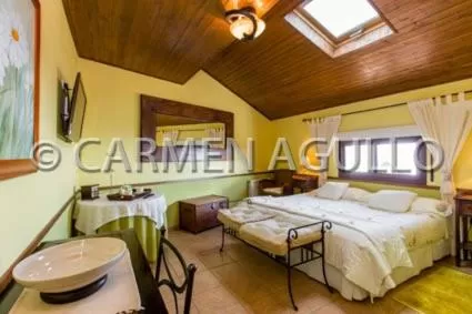 Photo of the whole room, Bed in Posada el Campanario