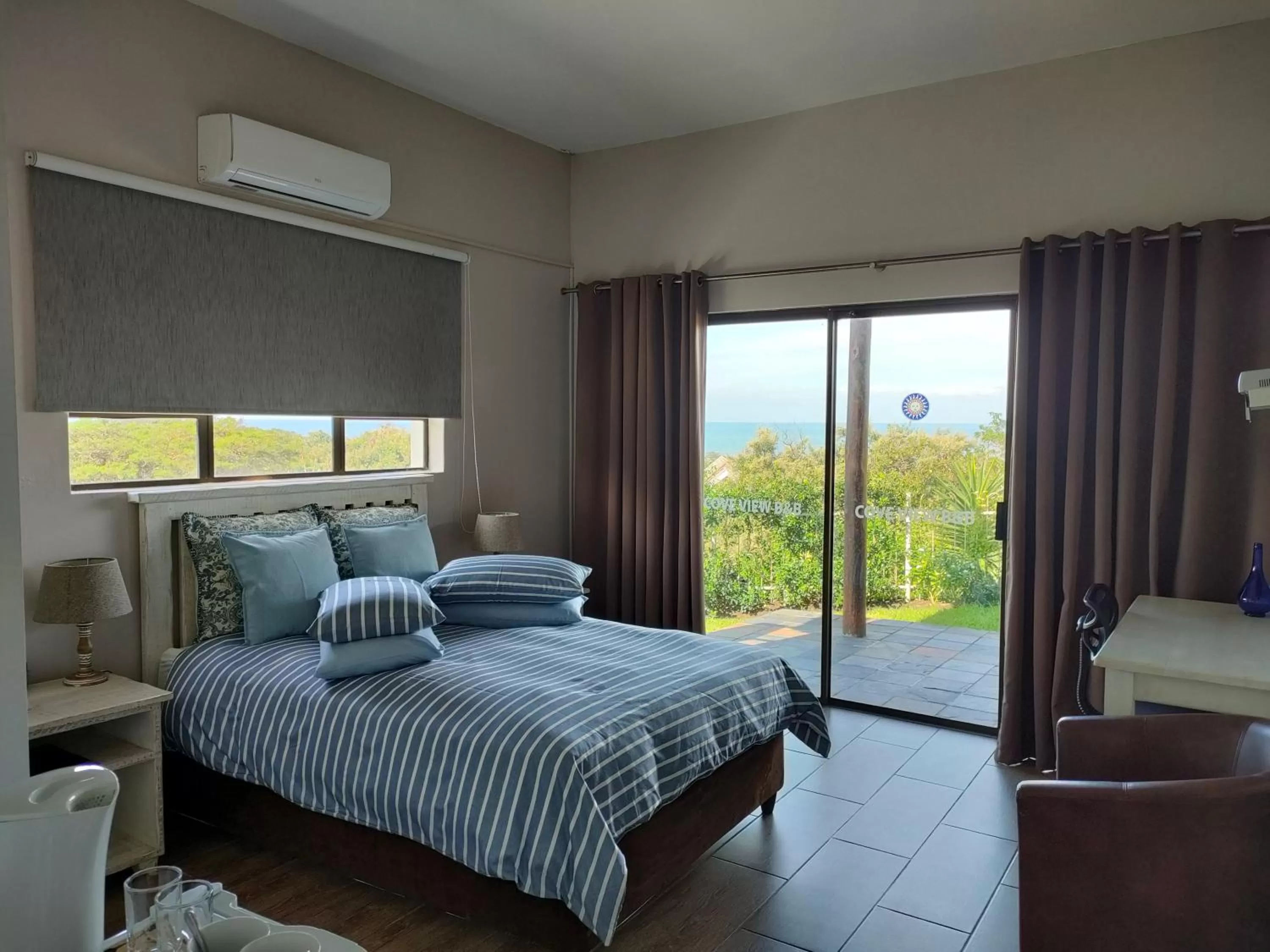 Photo of the whole room, Bed in Cove View B&B