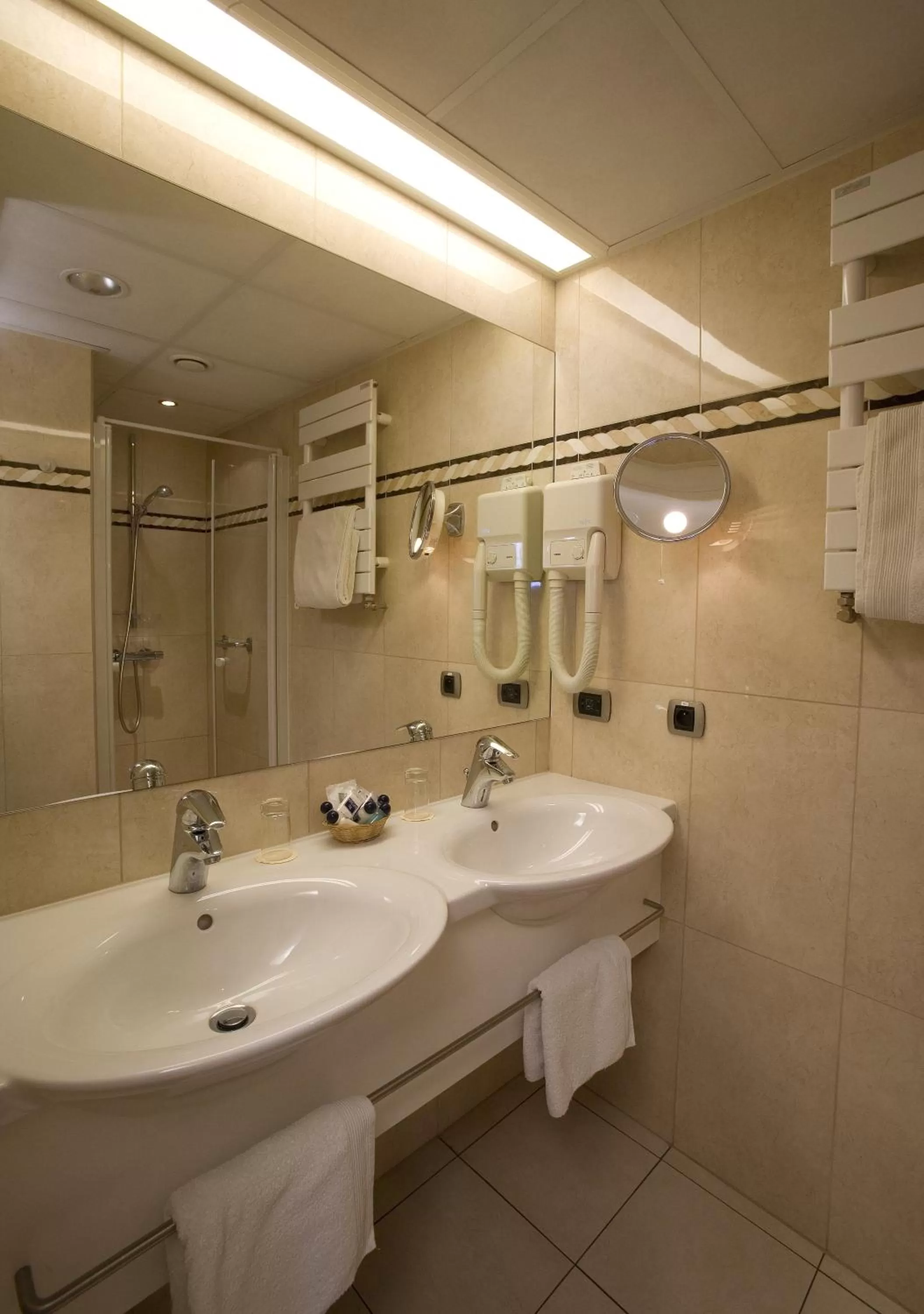 Bathroom in Hotel Pacific