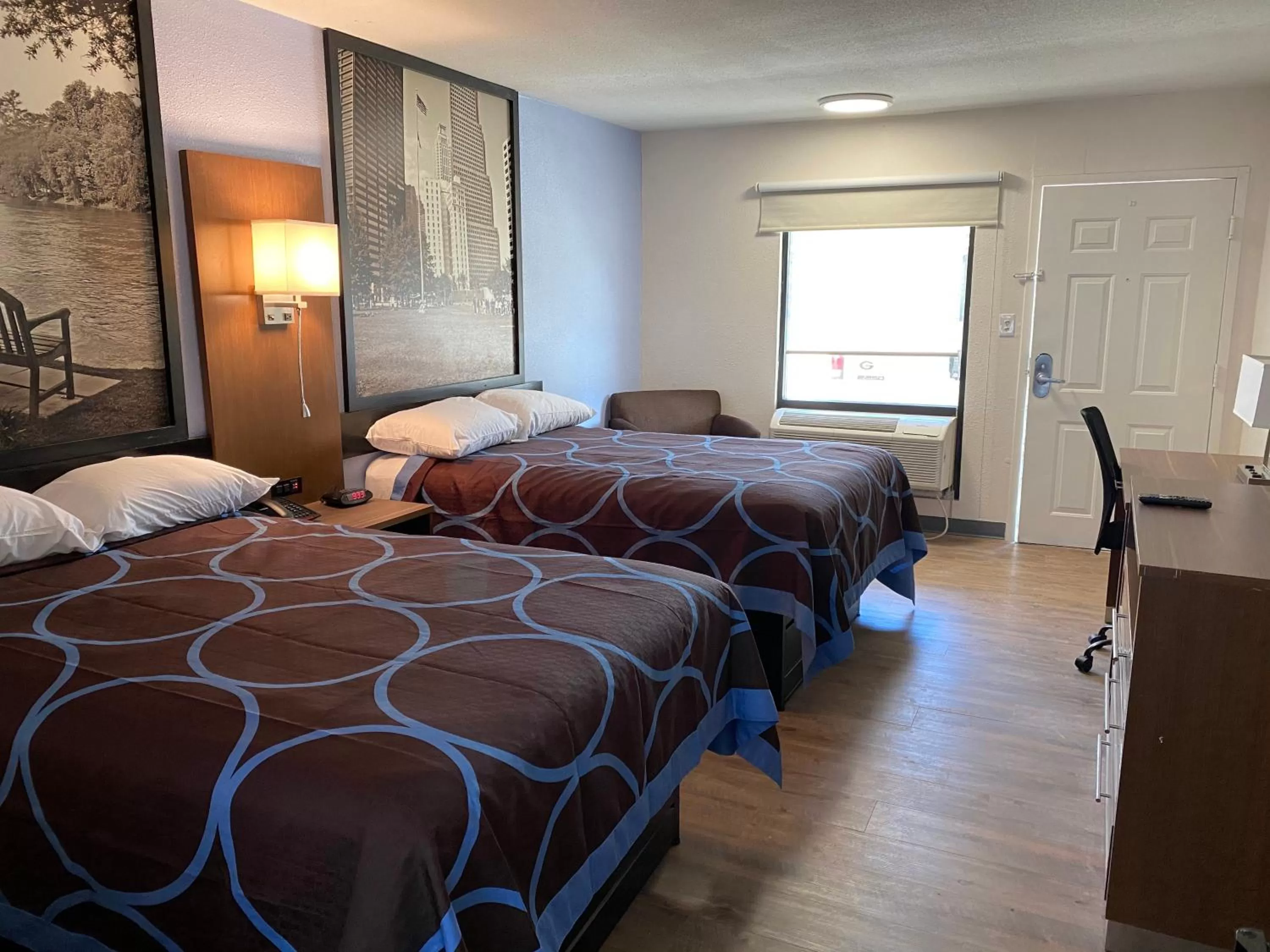 Bed in Super 8 by Wyndham Marietta/West/Atl Area