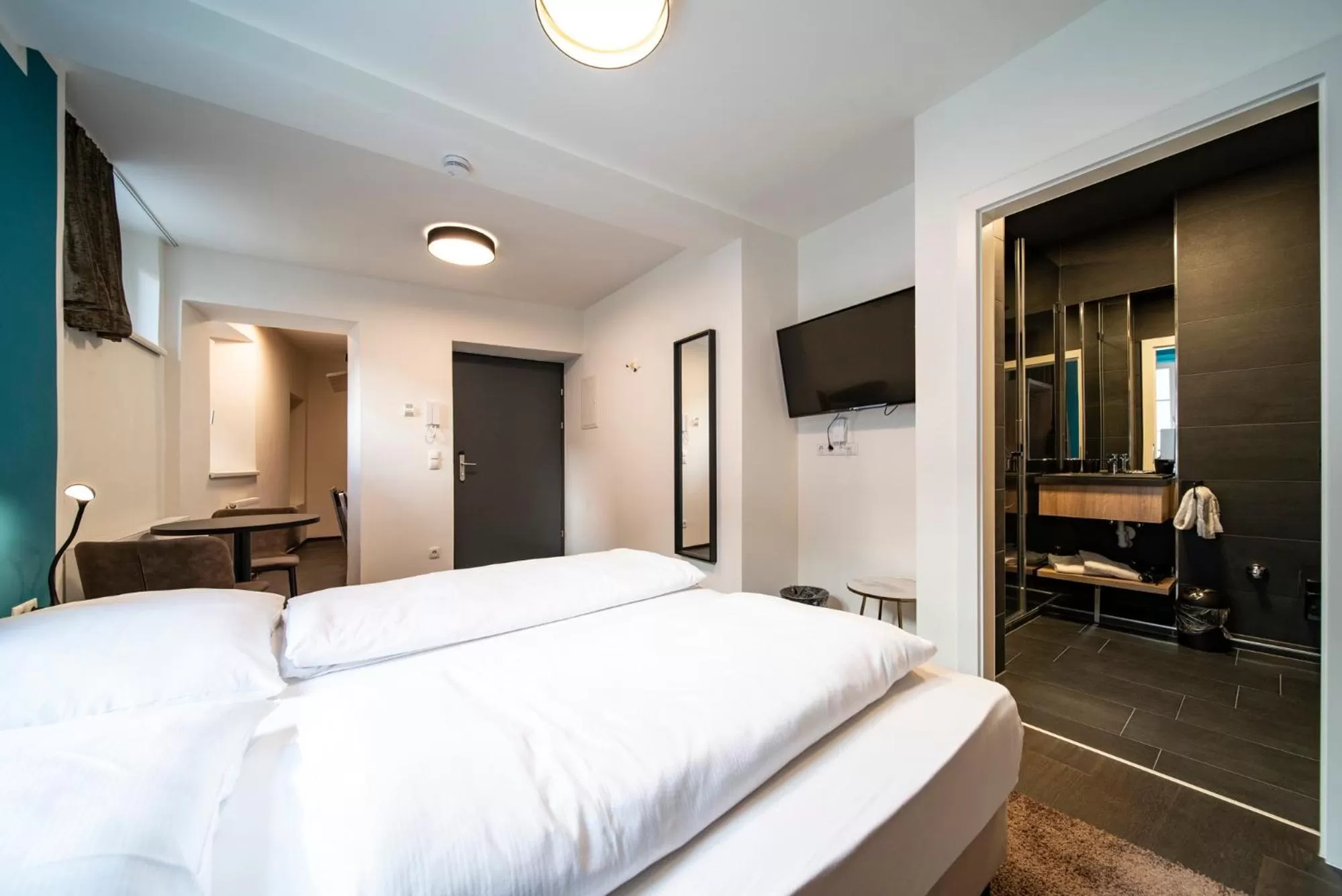 Photo of the whole room, Bed in Blackhome Innsbruck Boutique I contactless check-in