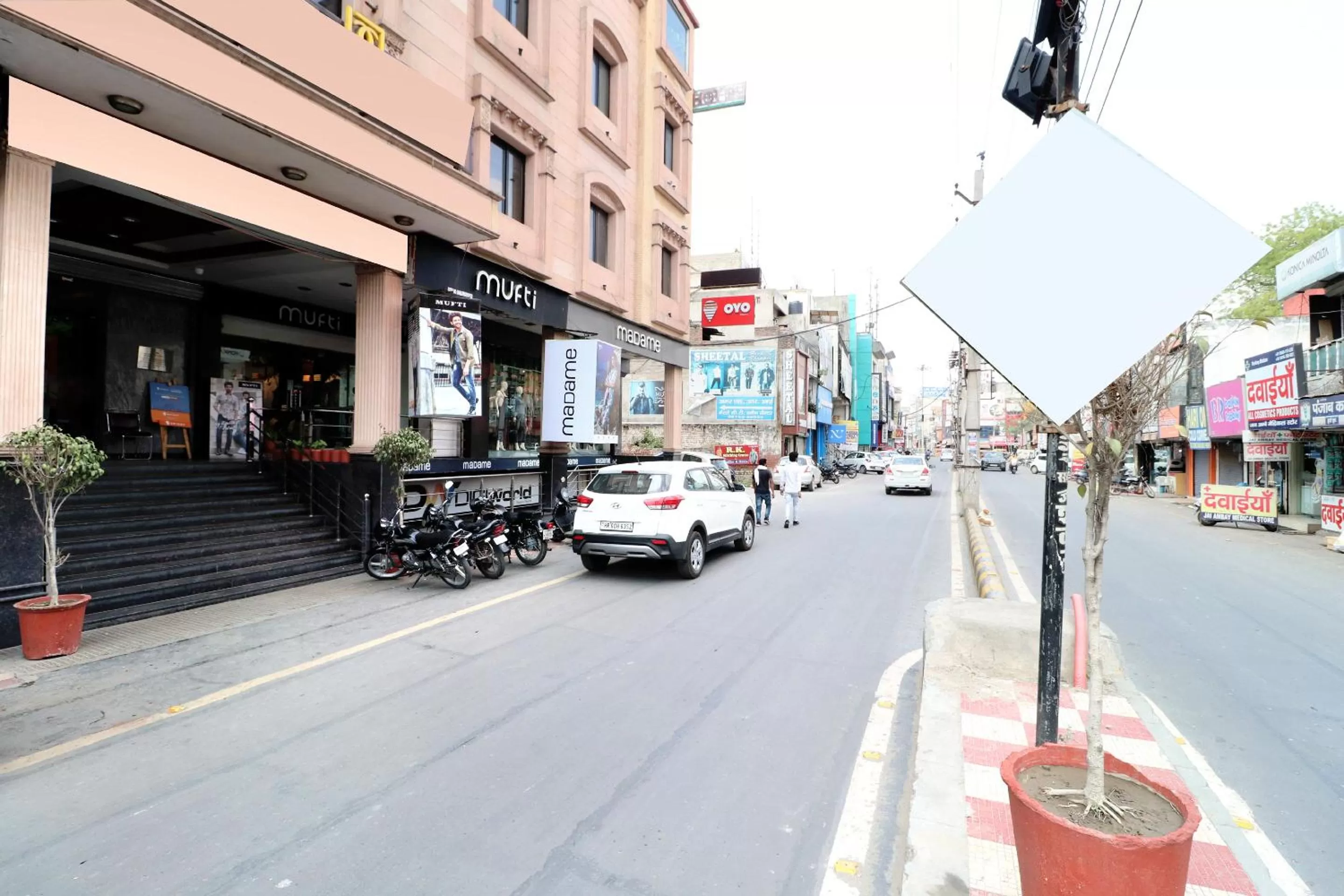 Street view in Hotel Leela Grande