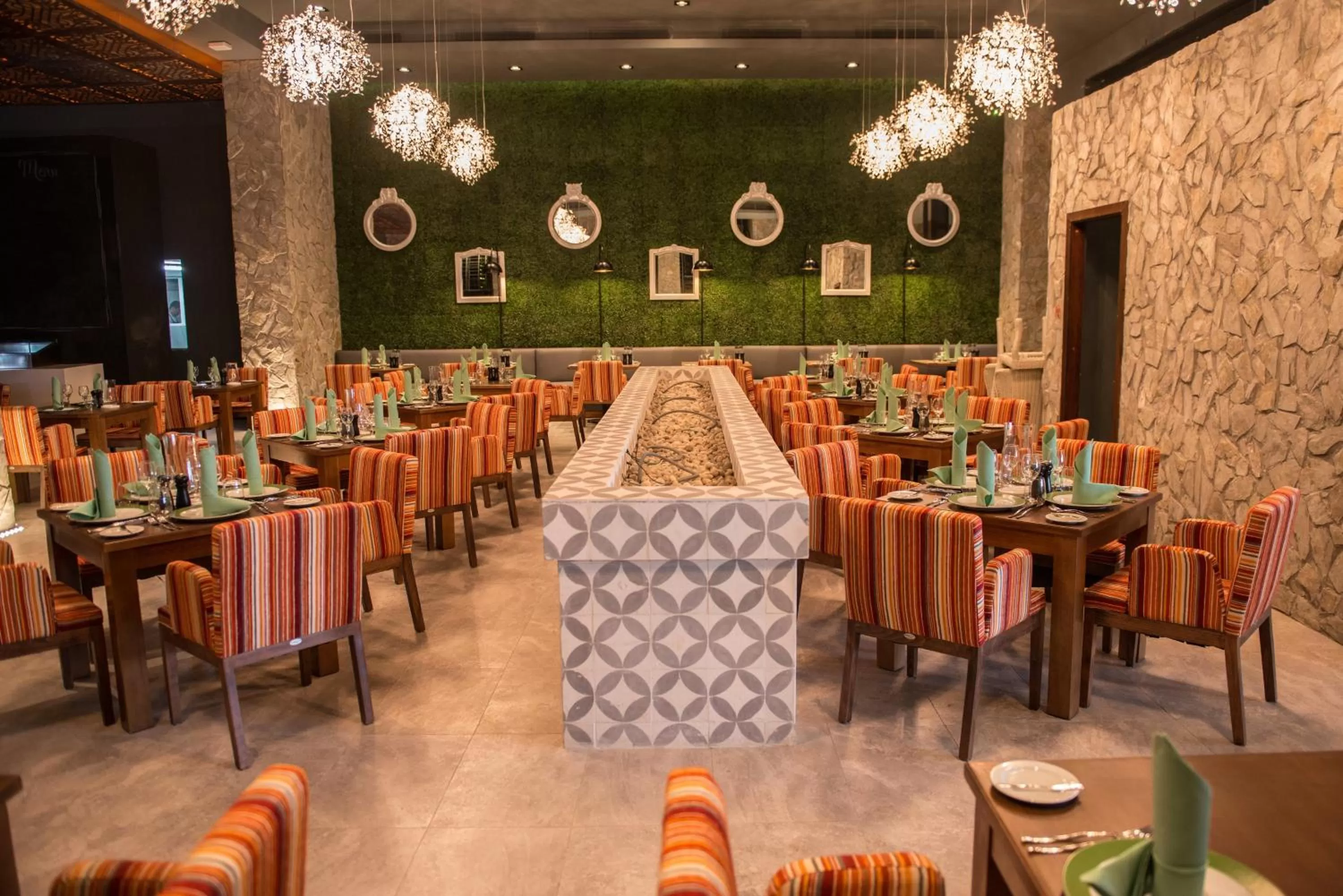 Restaurant/places to eat in Royalton Riviera Cancun, An Autograph Collection All-Inclusive Resort & Casino