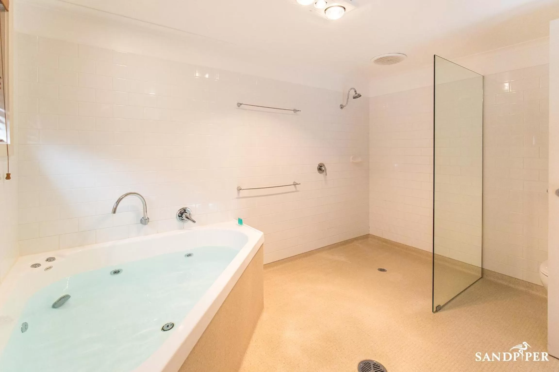 Bathroom in Sandpiper Motel Apollo Bay