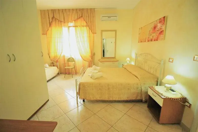 Deluxe Triple Room in Hotel Costa D'Oro 1 Deluxe Triple Room in Hotel Costa D'Oro 1