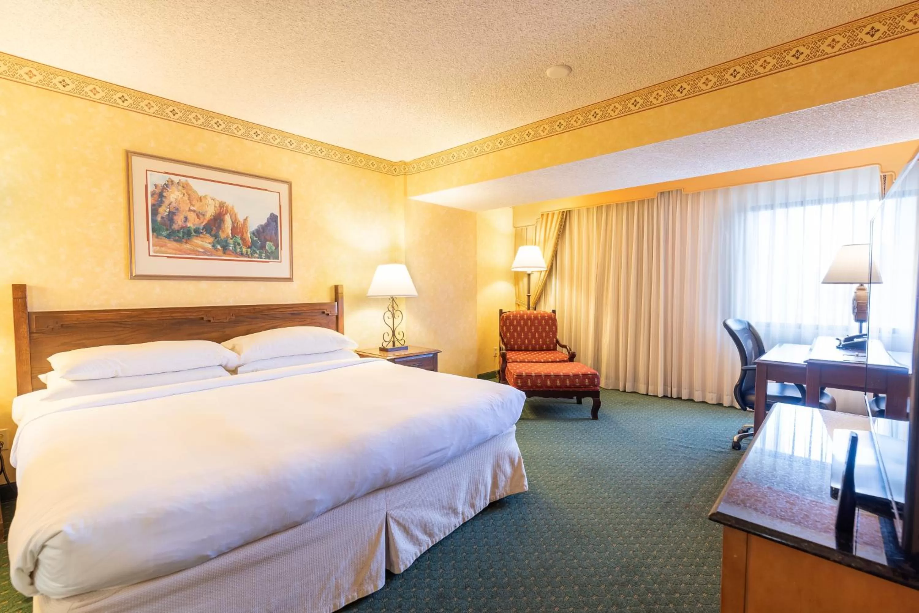 Bed in Albuquerque Marriott Pyramid North