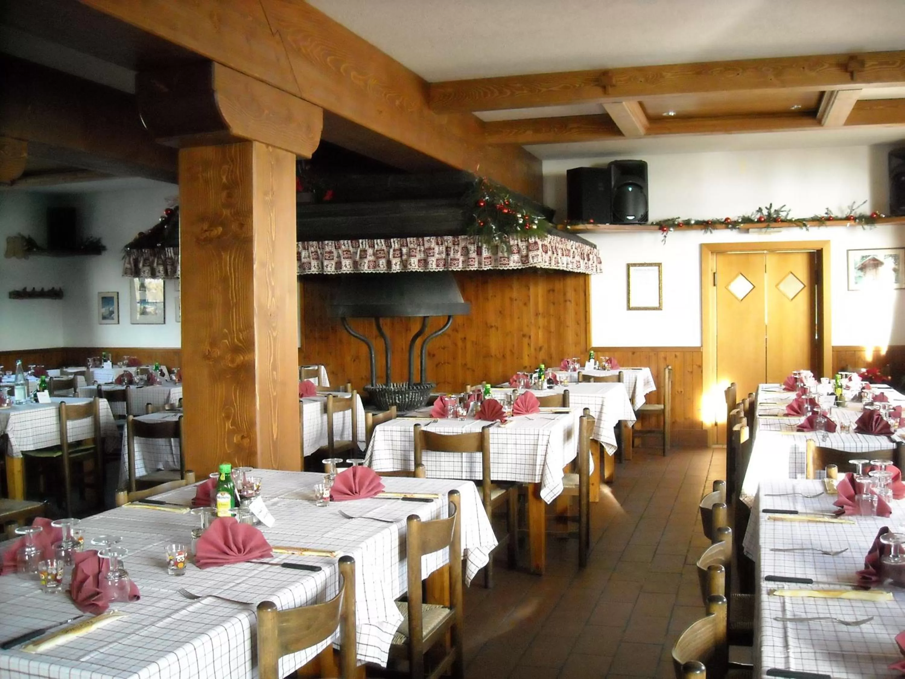 Restaurant/places to eat in Al Tajol