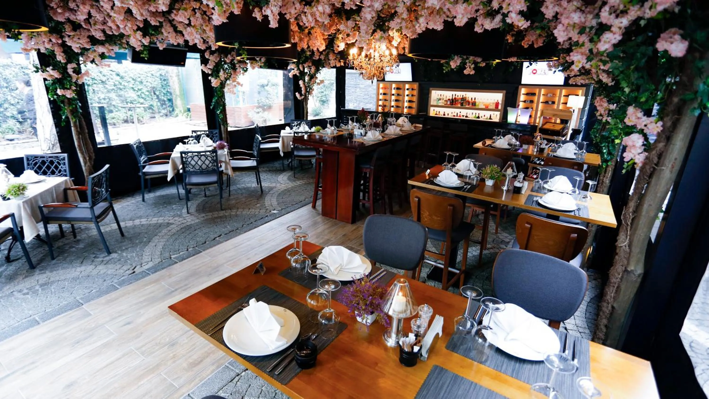 Restaurant/places to eat in Gonluferah Thermal Hotel