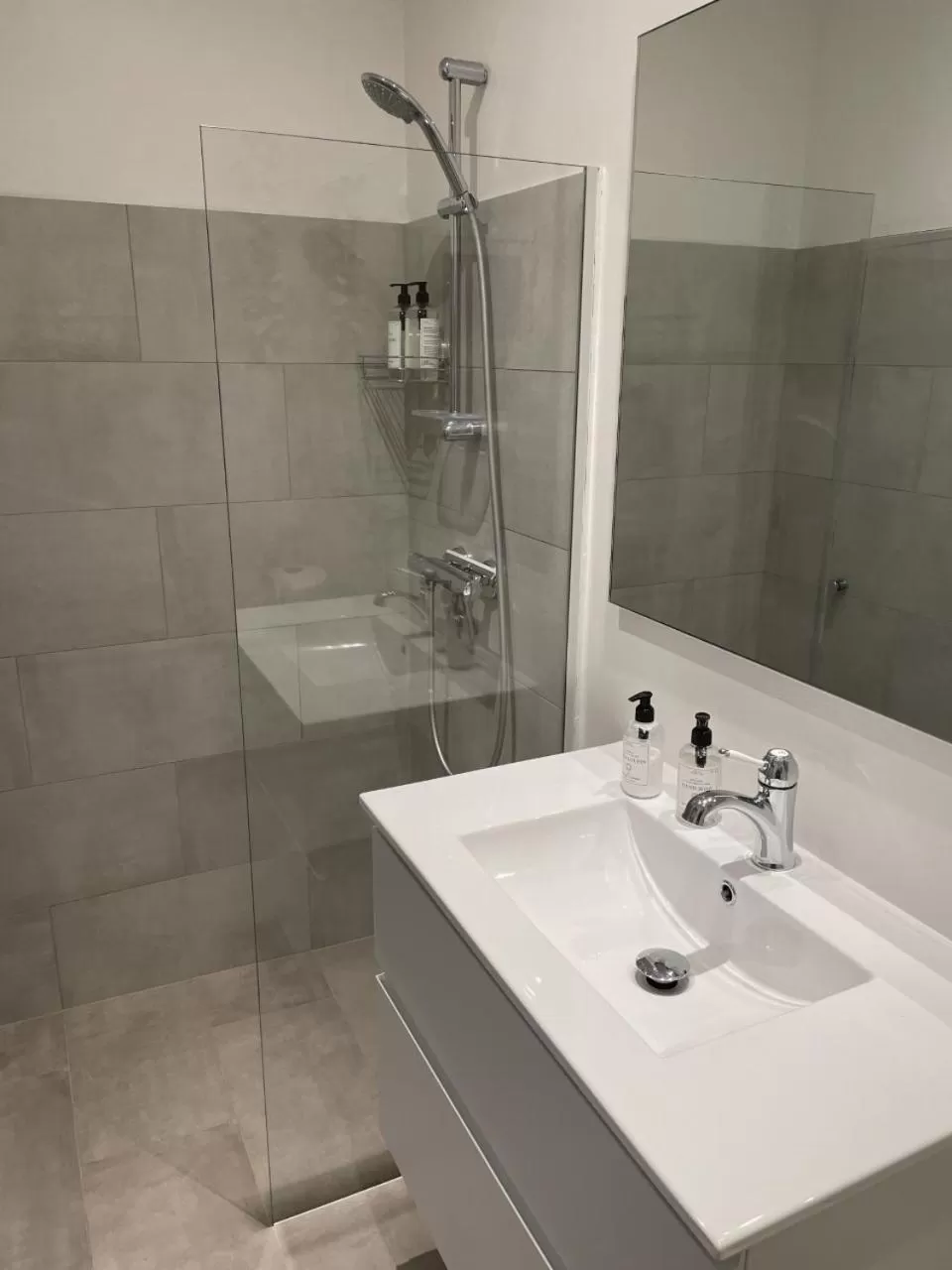 Bathroom in Trouville Bed & Breakfast