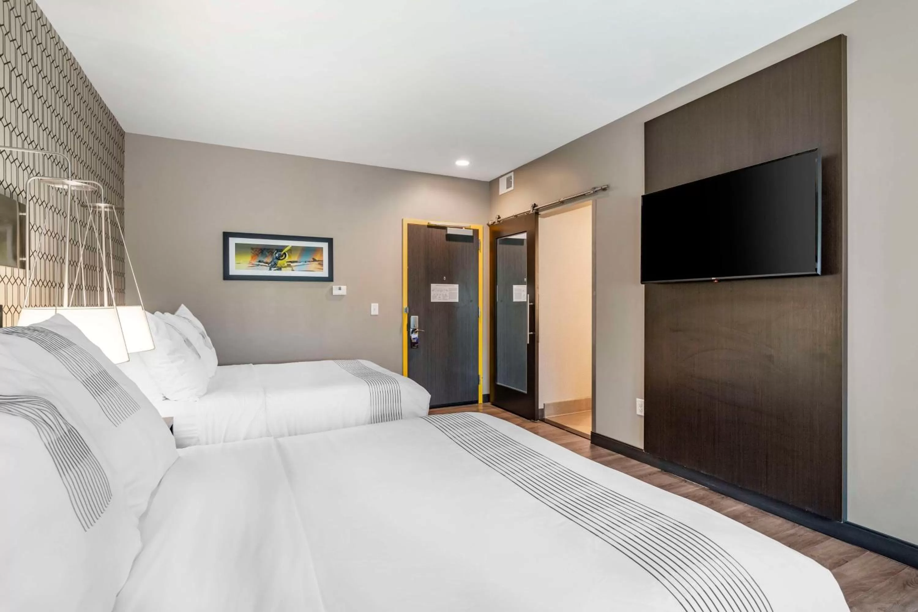 Bedroom, Bed in GLō Best Western Savannah-Gateway I-95