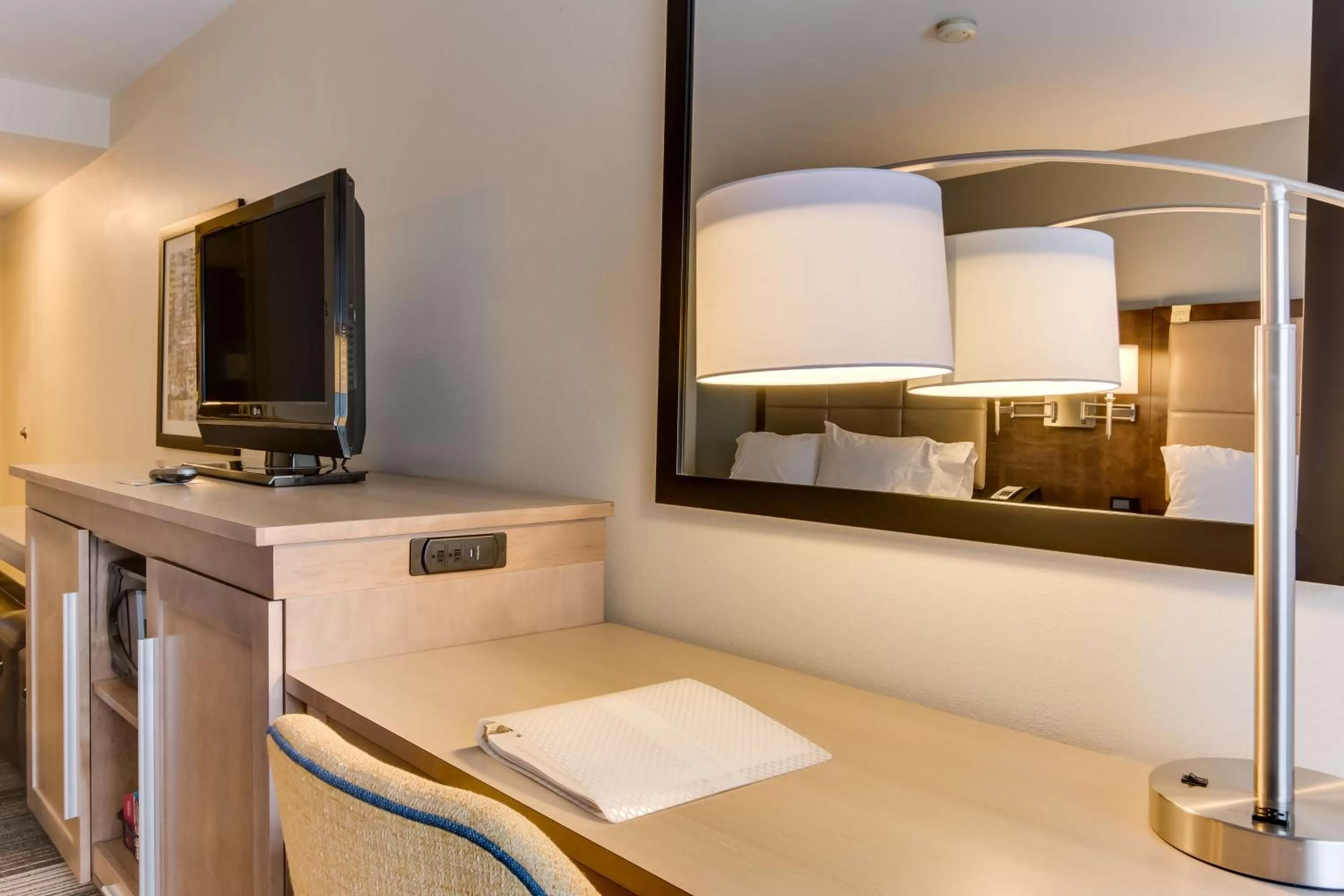 Bed in Hampton Inn Bellevue/Nashville I-40 West