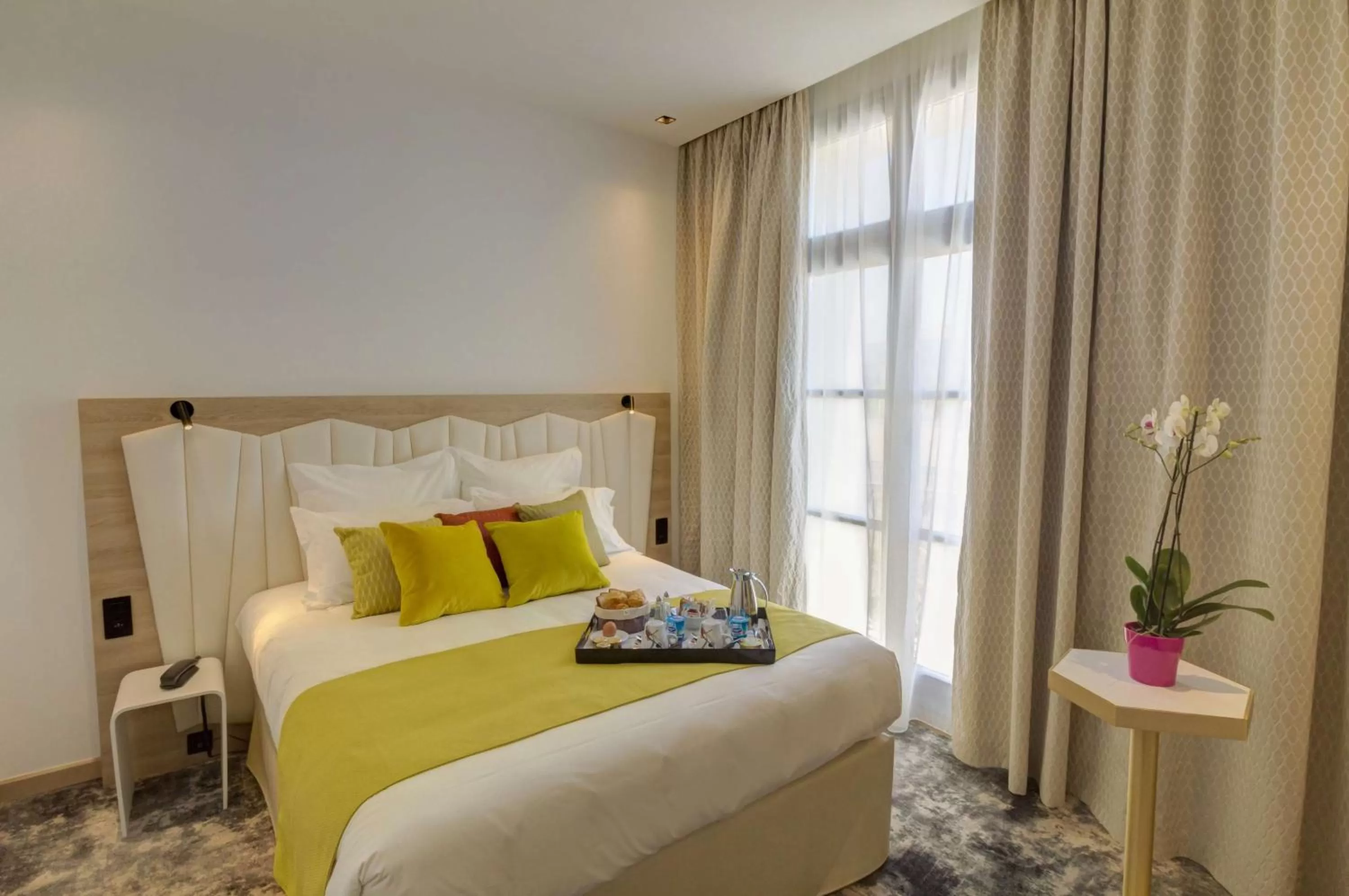 Photo of the whole room, Bed in Best Western Plus Comedie Saint Roch