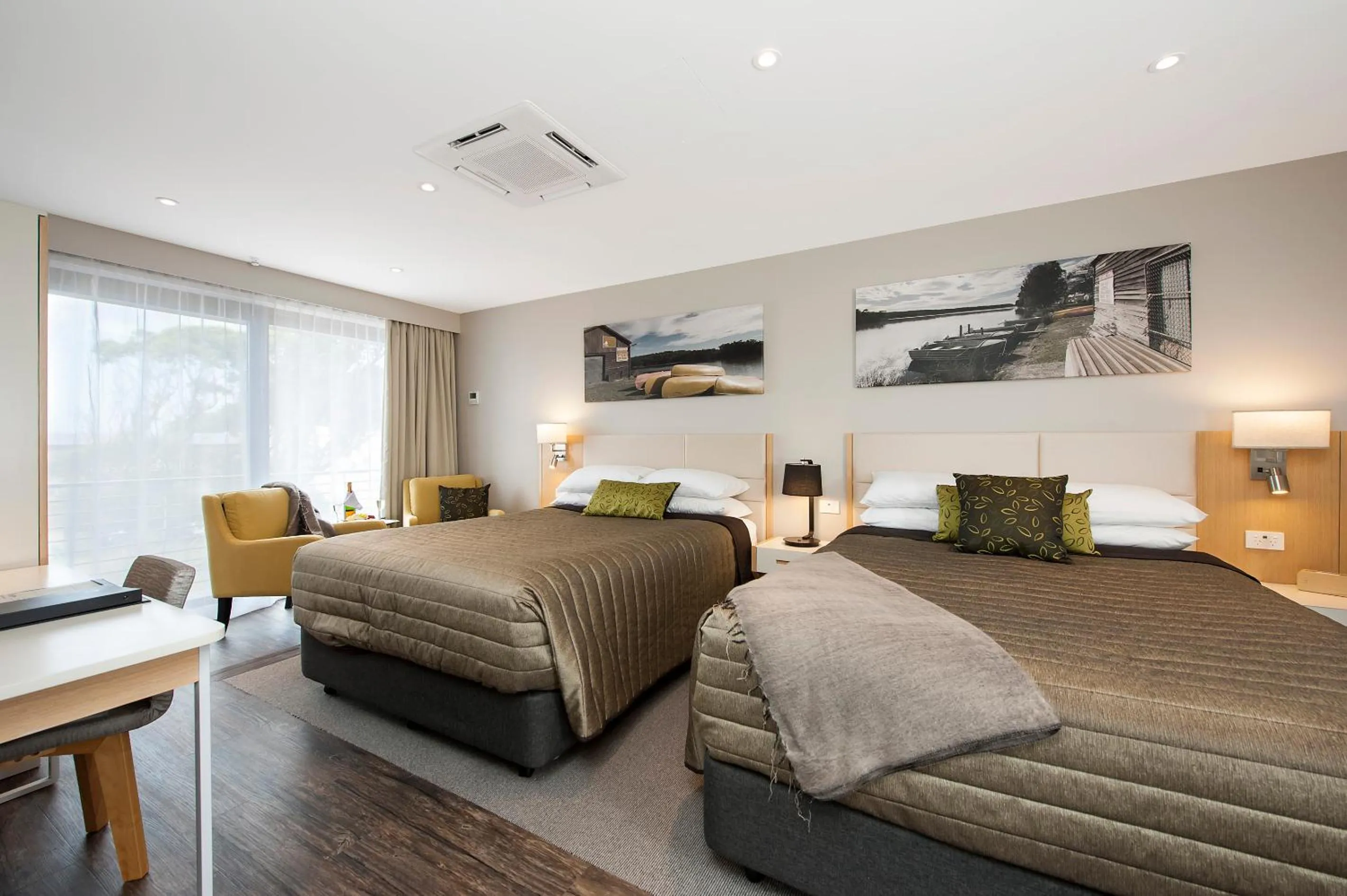 Photo of the whole room, Bed in Allure On Ocean Motel - Mollymook Beach