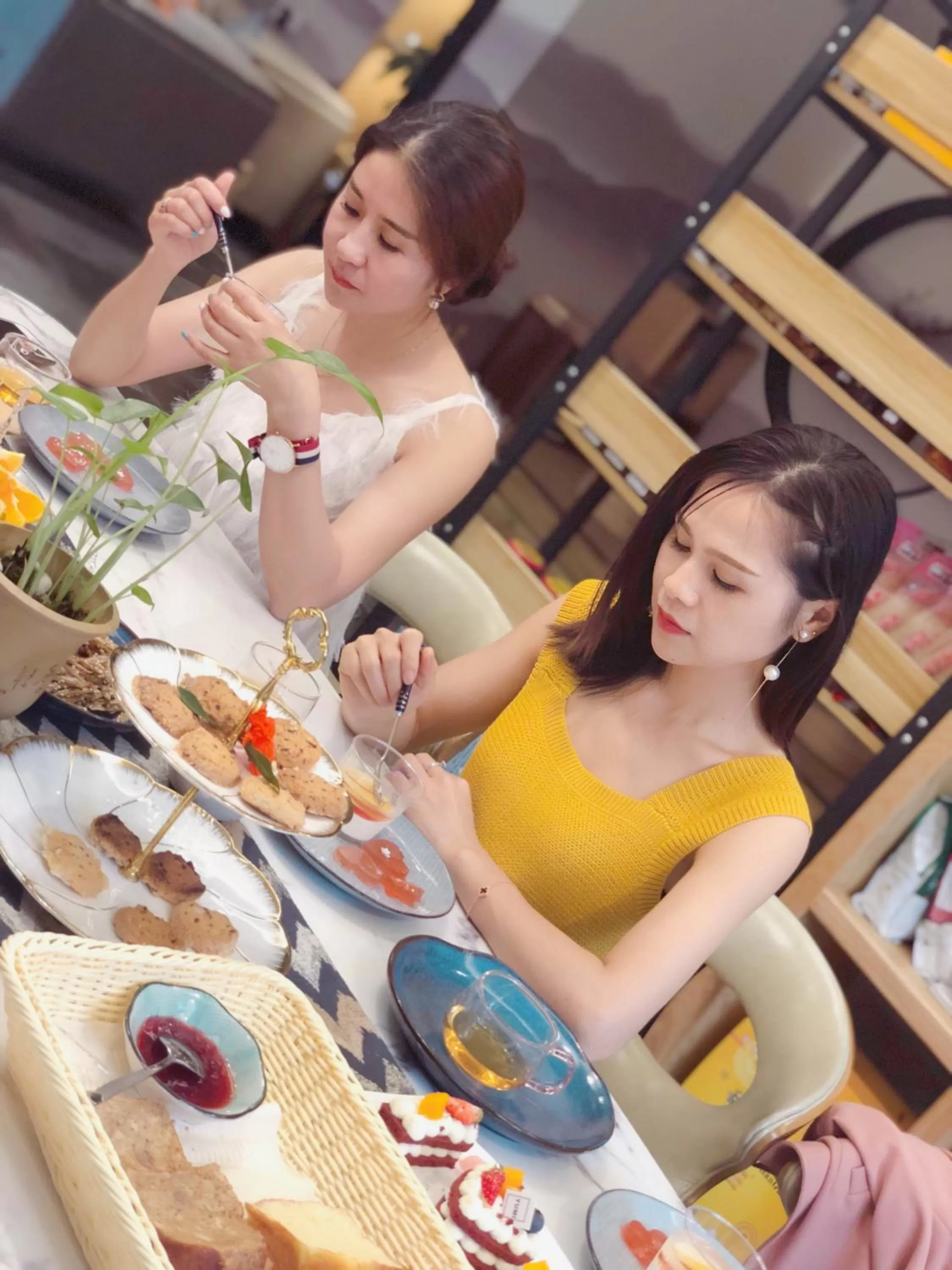 Restaurant/places to eat in Li River Resort Villa Hotel