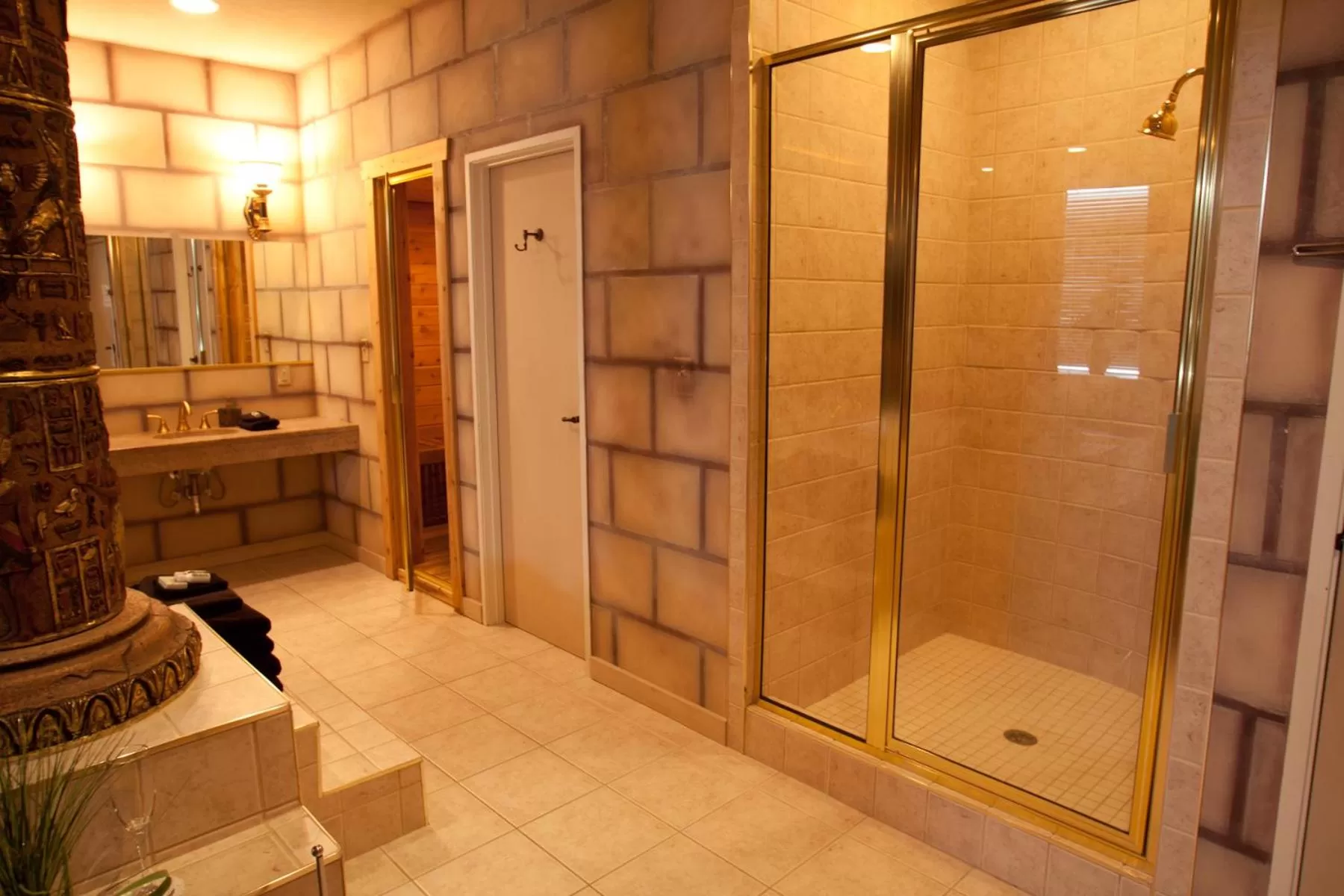 Destinations Inn Theme Rooms