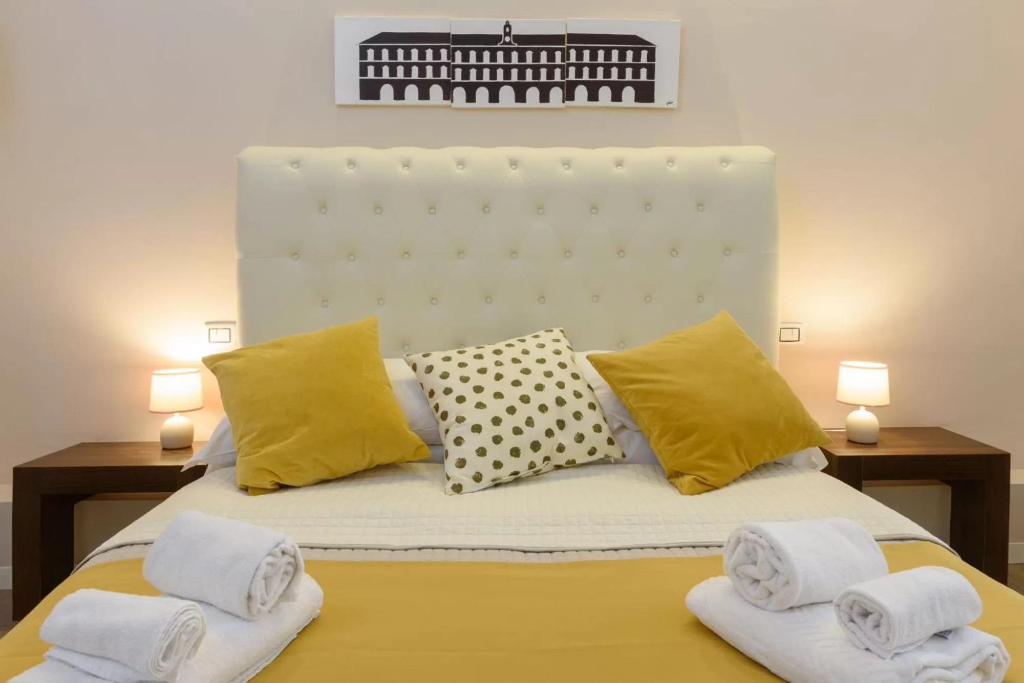 Bed in Domus Angioina