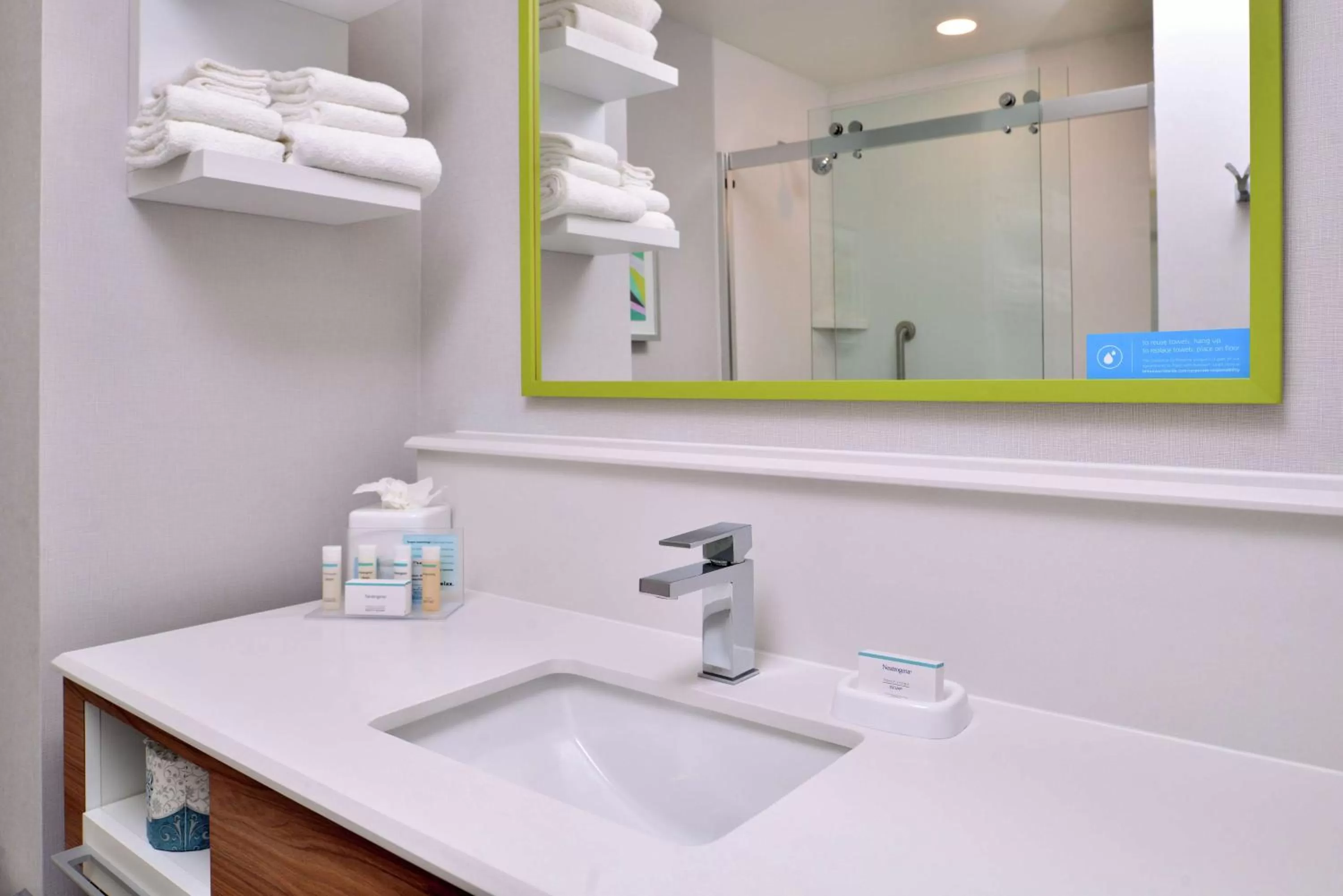 Bathroom in Hampton Inn Tampa Downtown Channel District