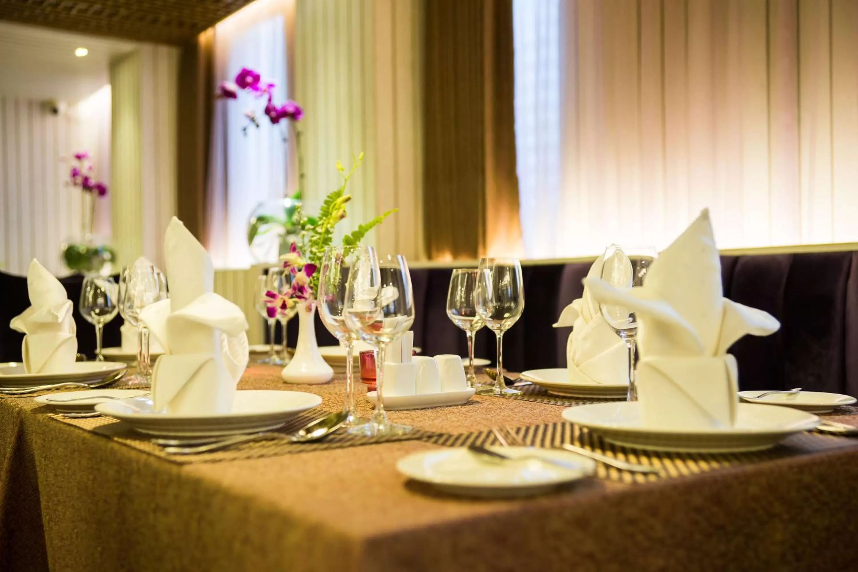 Restaurant/places to eat in Best Western Chinatown Hotel