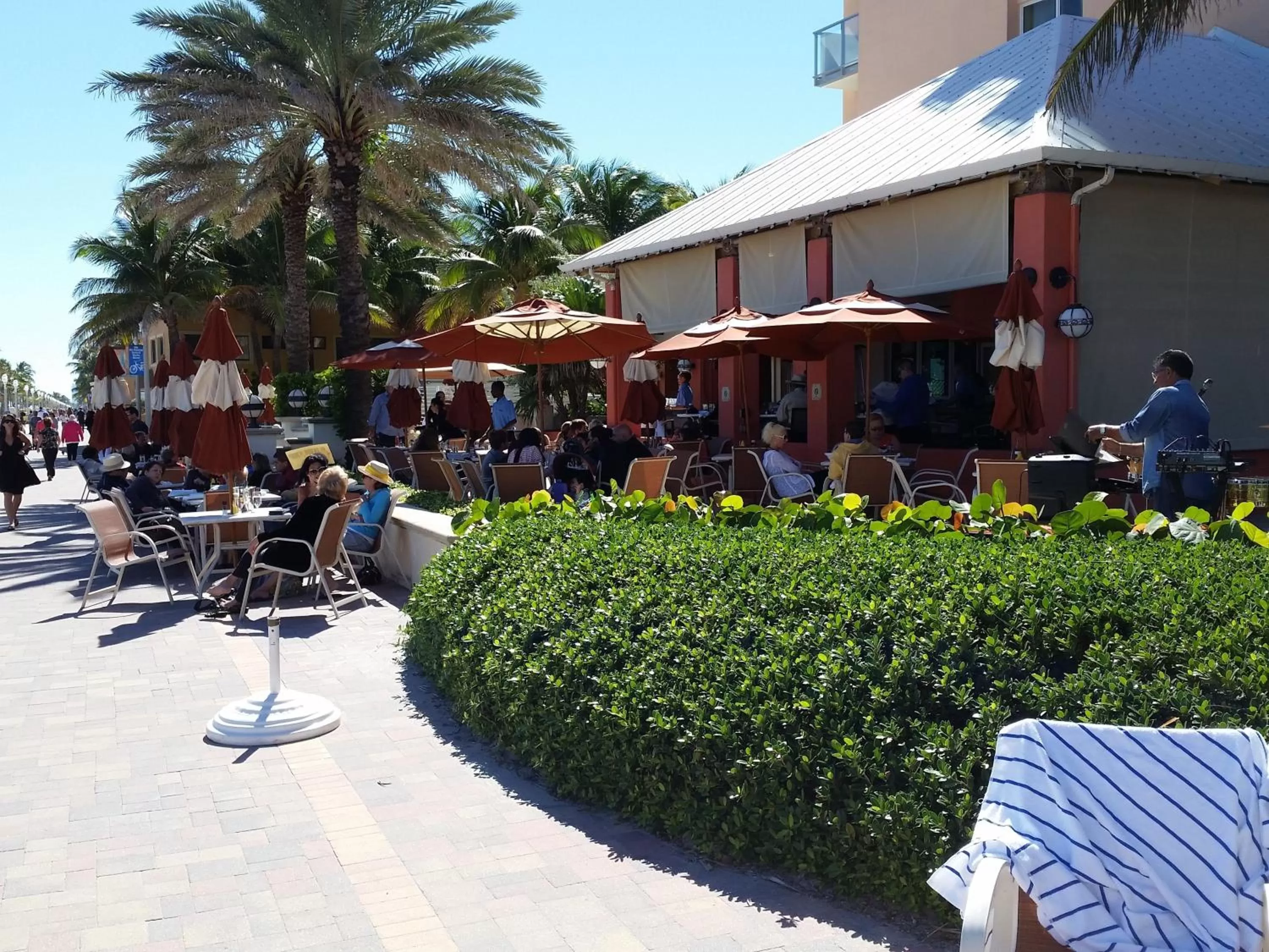 Restaurant/places to eat in Hollywood Broadwalk Oceanside Hotel