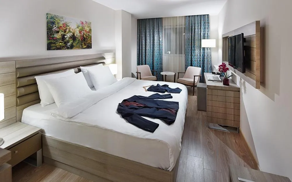 Photo of the whole room, Bed in Rox Hotel Istanbul