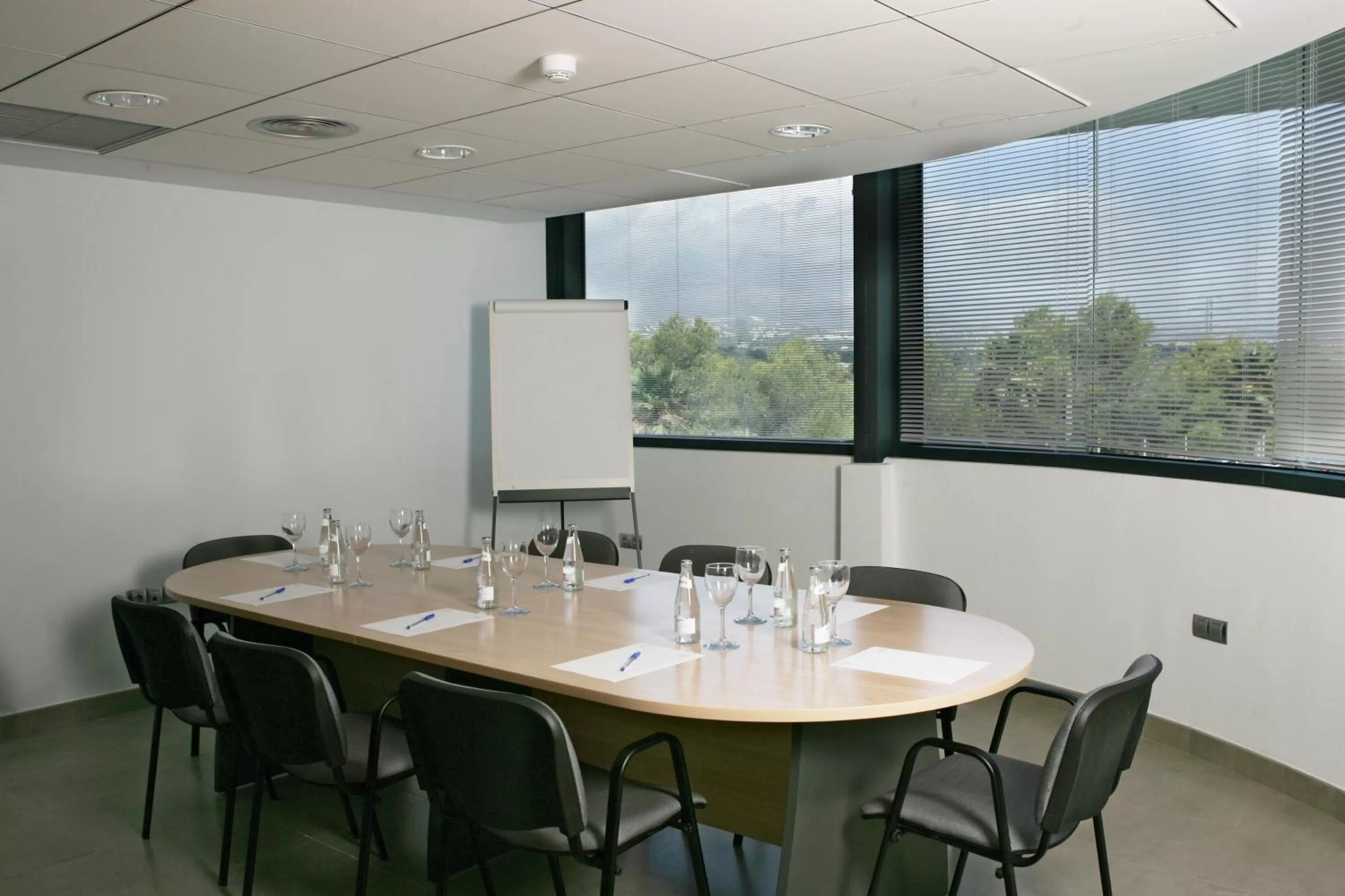 Business facilities in Hotel Deloix 4* Sup