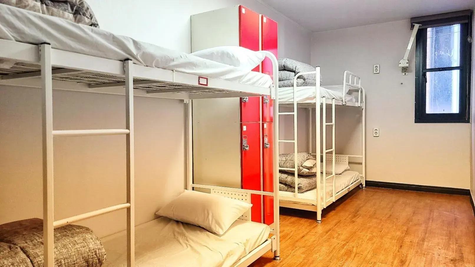 Quadruple Room with Shared Bathroom in Kimchee Busan Downtown Guesthouse Quadruple Room with Shared Bathroom in Kimchee Busan Downtown Guesthouse