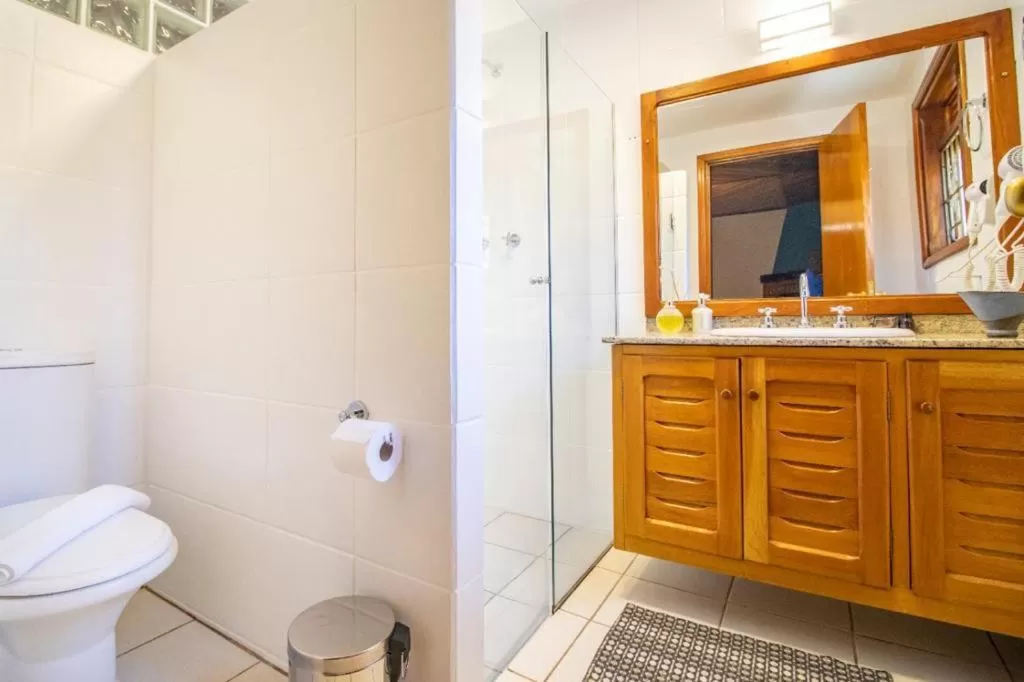 Shower, Bathroom in Pousada Ricanto Amore Mio