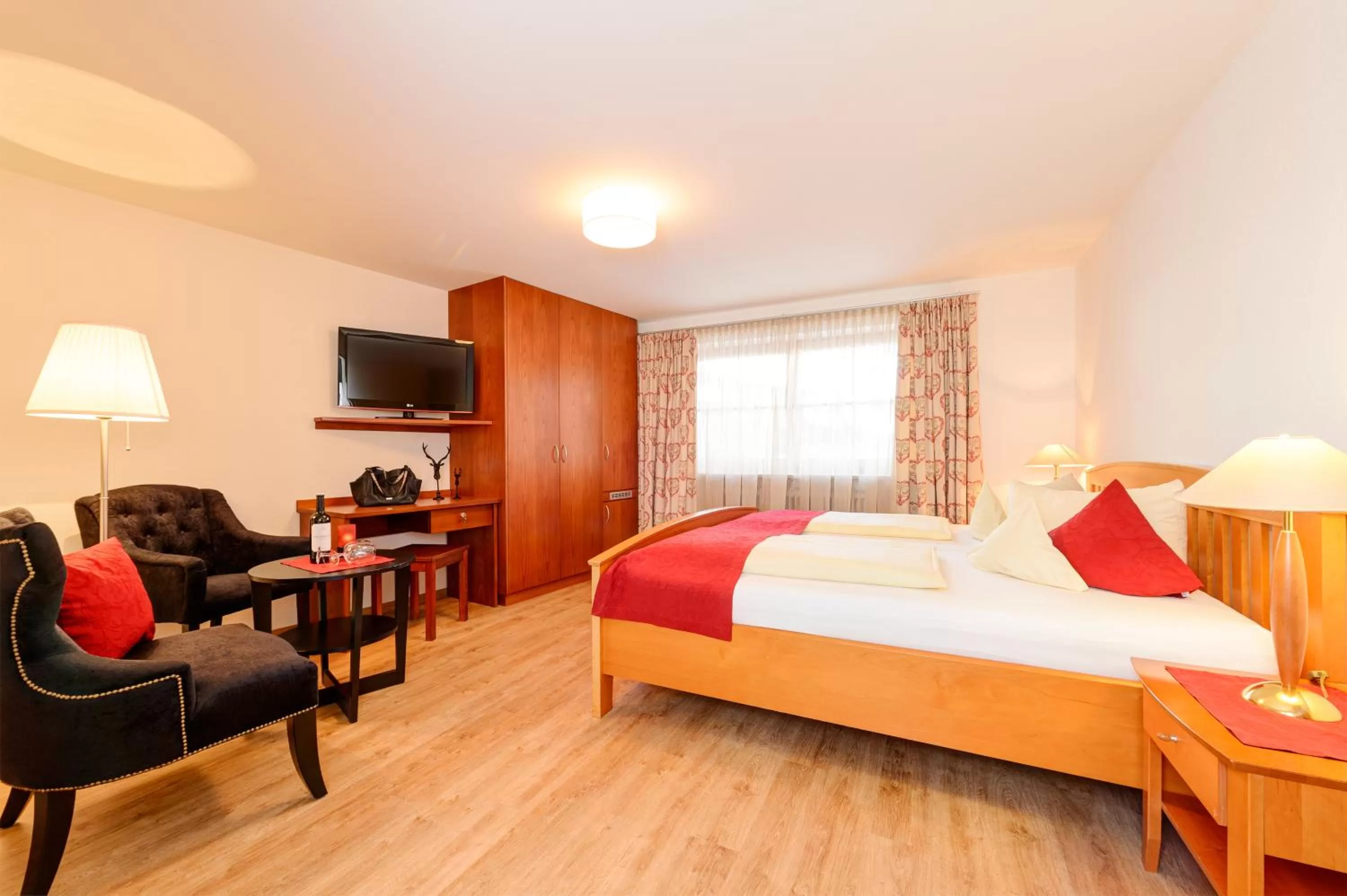 Photo of the whole room, Room Photo in Familien- und Wellnesshotel "Viktoria"