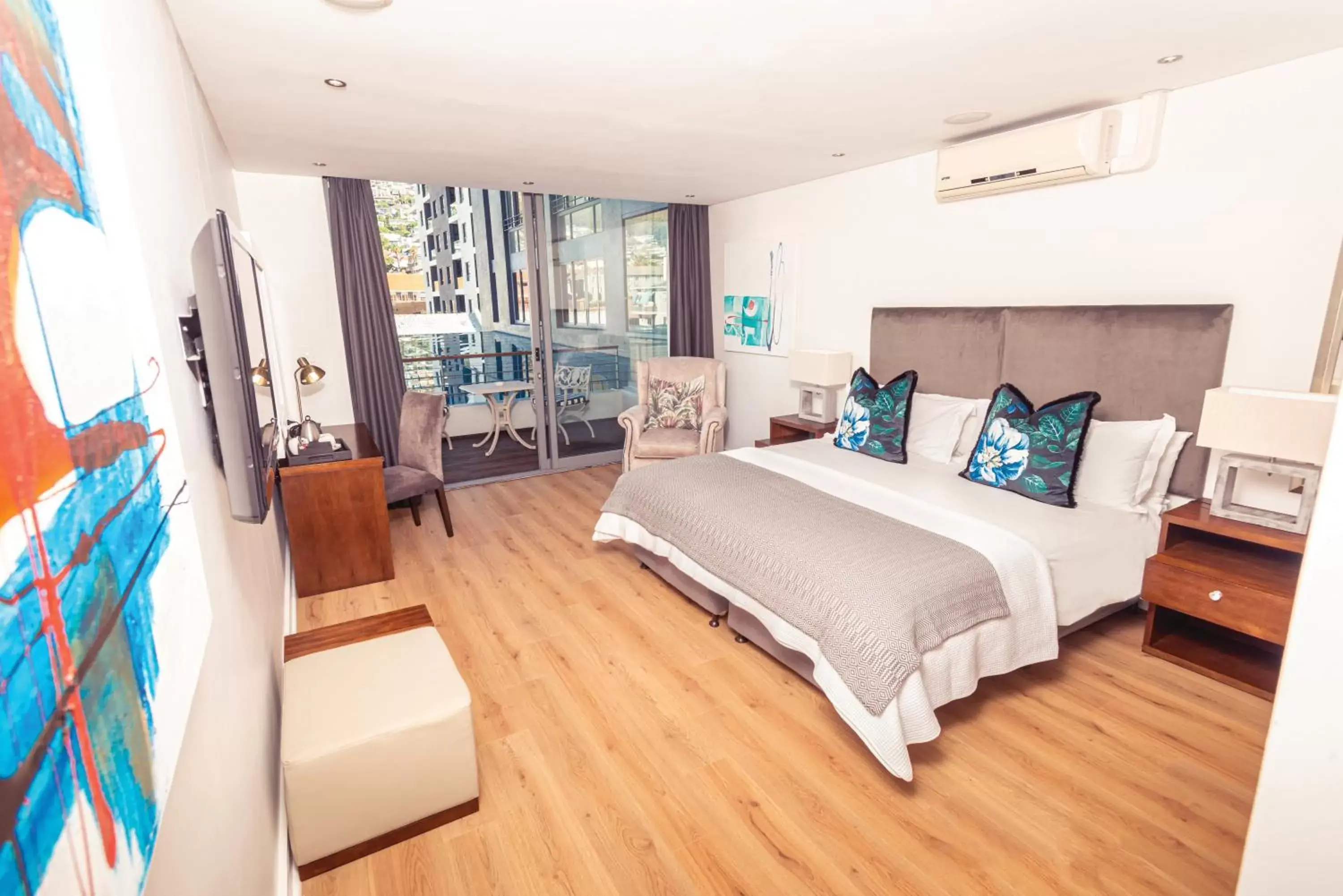 Twin Room with Balcony in Newkings Boutique Hotel Twin Room with Balcony in Newkings Boutique Hotel