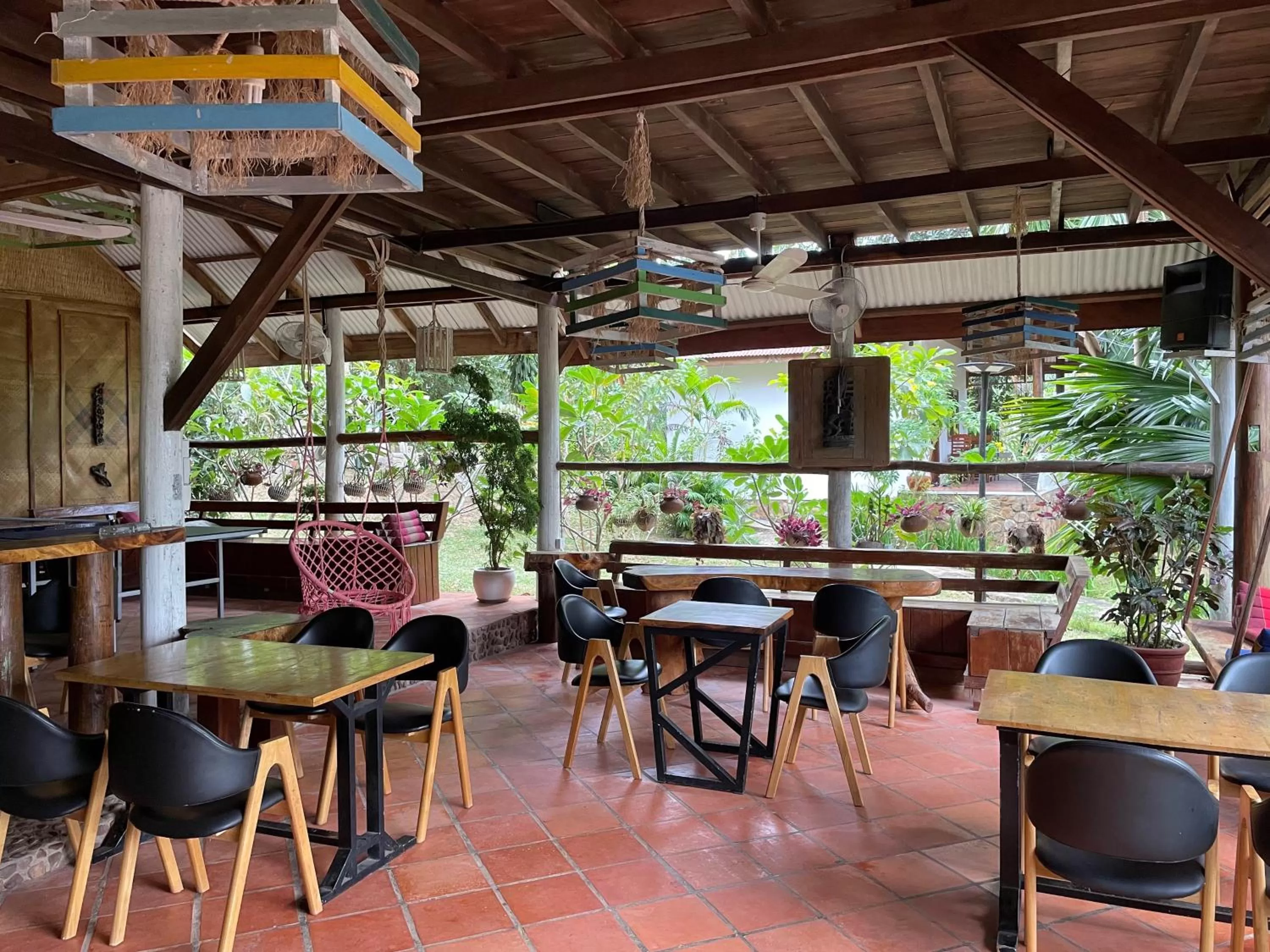 Restaurant/places to eat in Kep Lodge